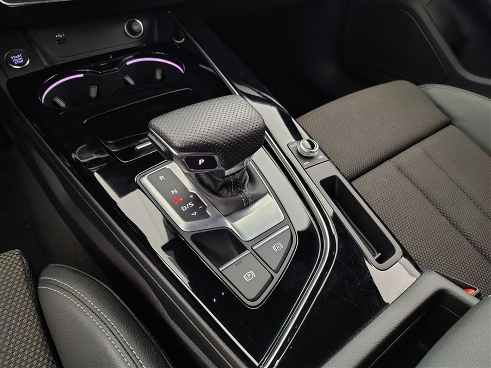 Audi A4 Avant 35 TFSI S-Tronic S-line Compétition (2024) - Foto 12