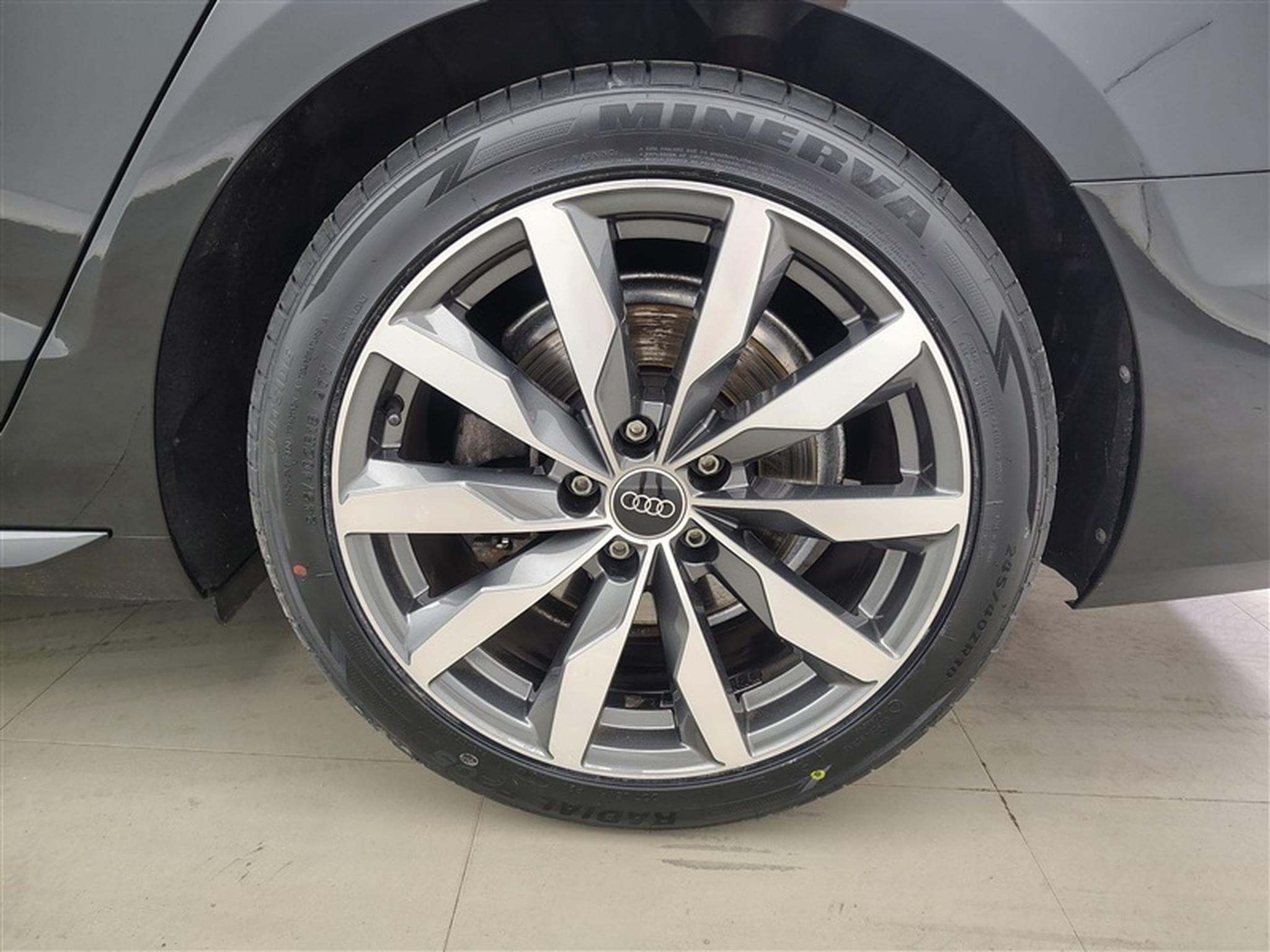 Audi A4 Avant 35 TFSI S-Tronic S-line Compétition (2024) - Foto 6