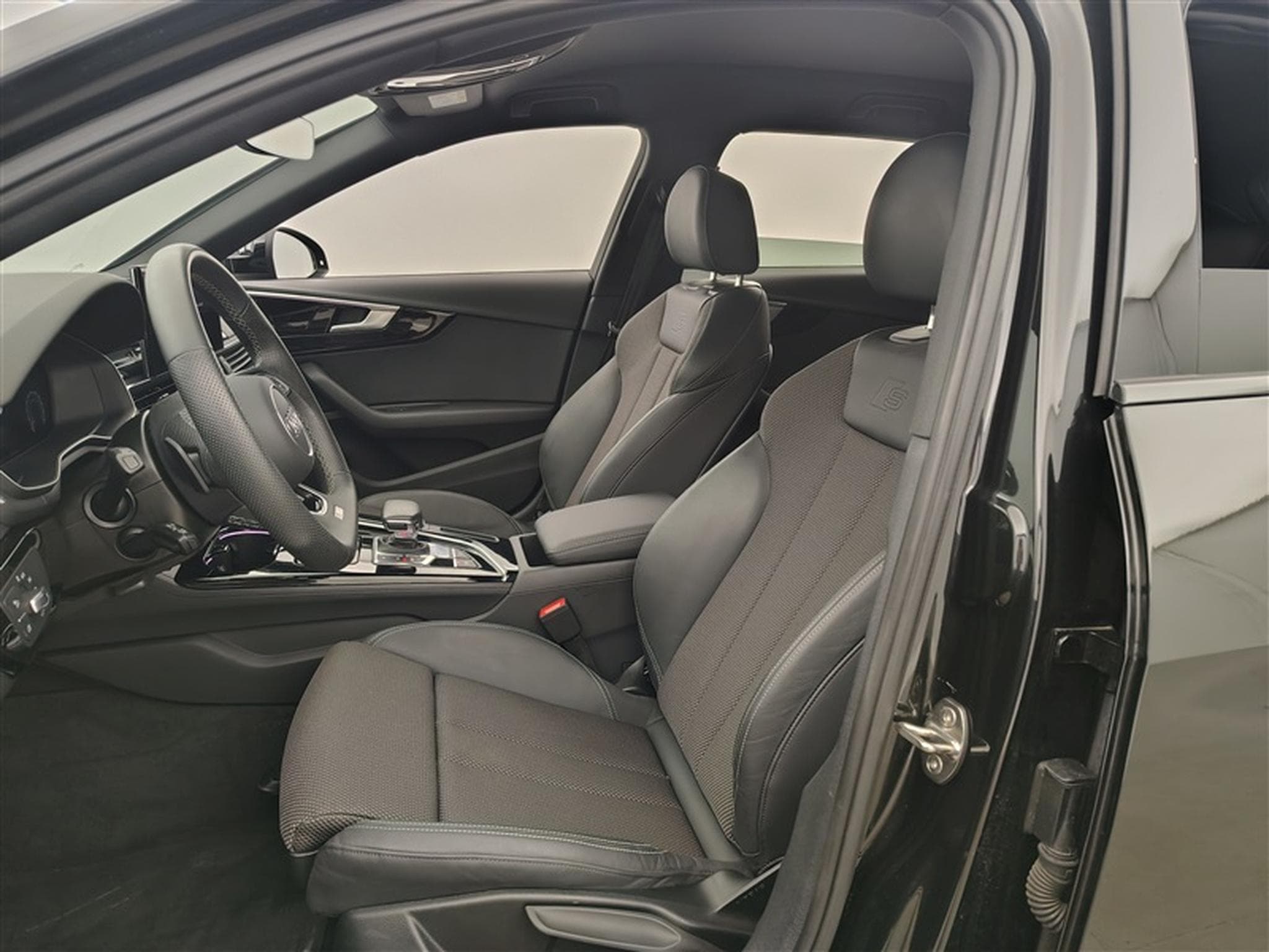 Audi A4 Avant 35 TFSI S-Tronic S-line Compétition (2024) - Foto 7