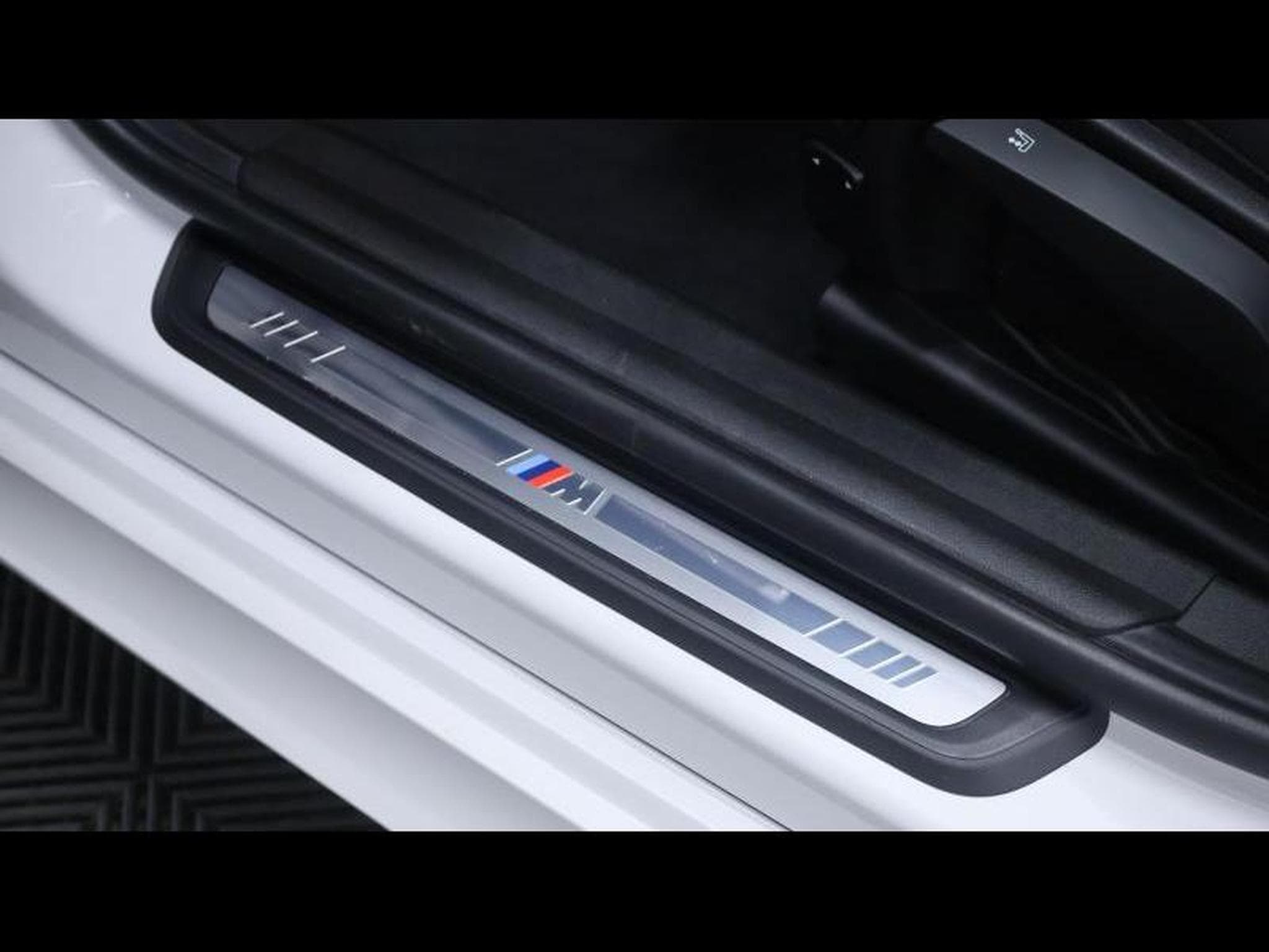BMW 318 d M Sport Pro Steptronic (2023) - Foto 32