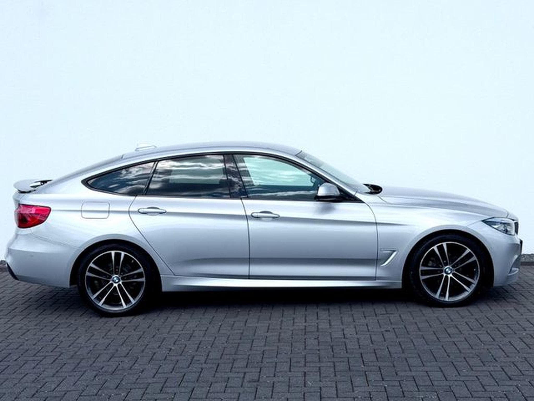 BMW 320 320i Gran Turismo M Sport Paket /NAVI/LED/HUD/ (2018) - Photo 4