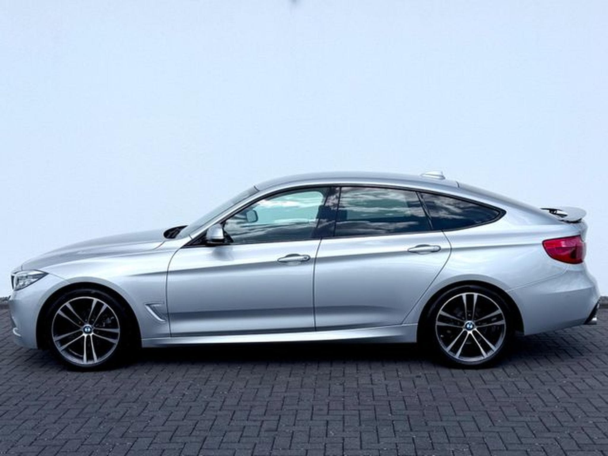 BMW 320 320i Gran Turismo M Sport Paket /NAVI/LED/HUD/ (2018) - Photo 8