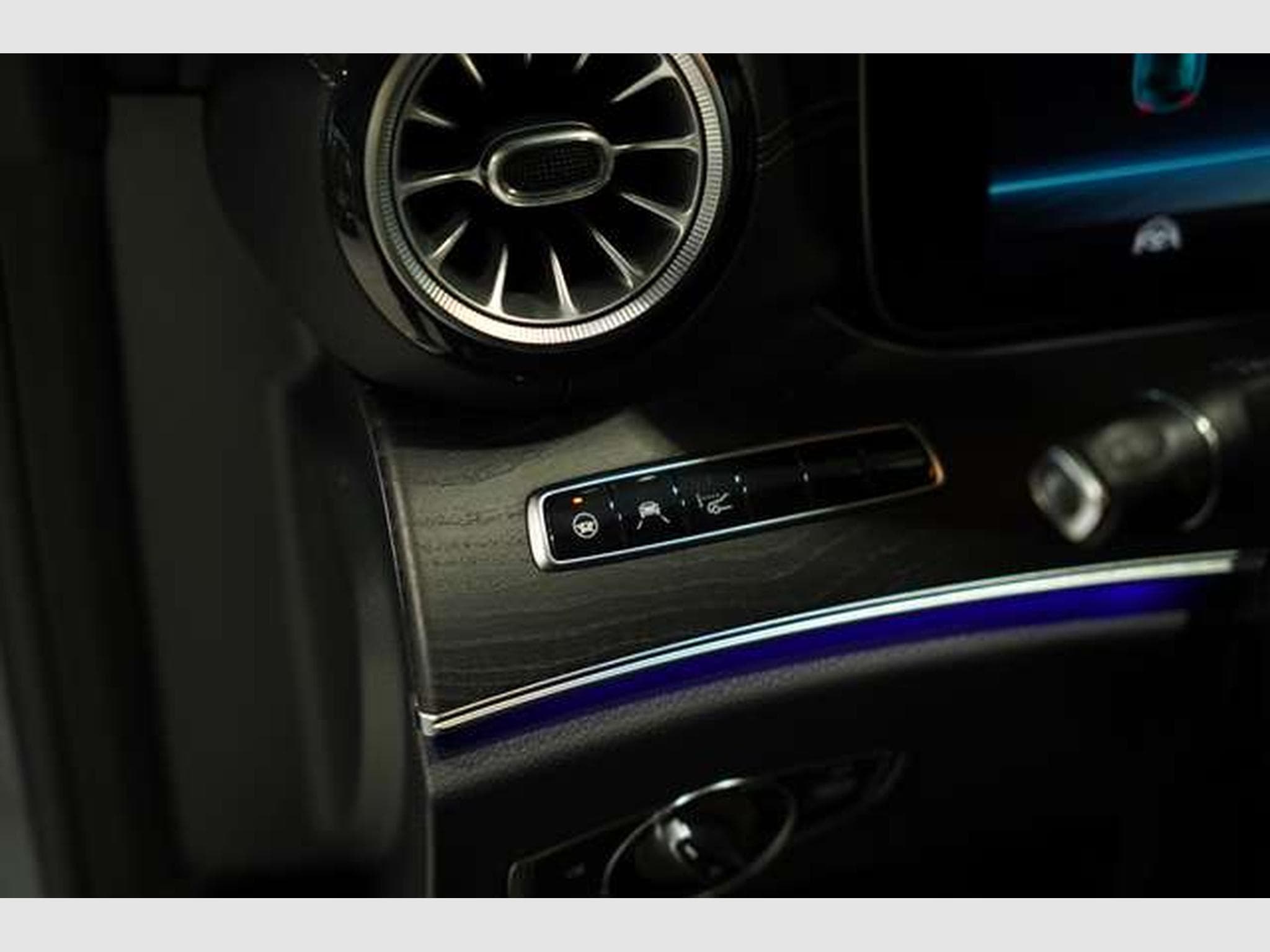 Mercedes E 450 4M Coupé AMG Line *2.H *19 *Pano*HUD*360° (2019) - Photo 23