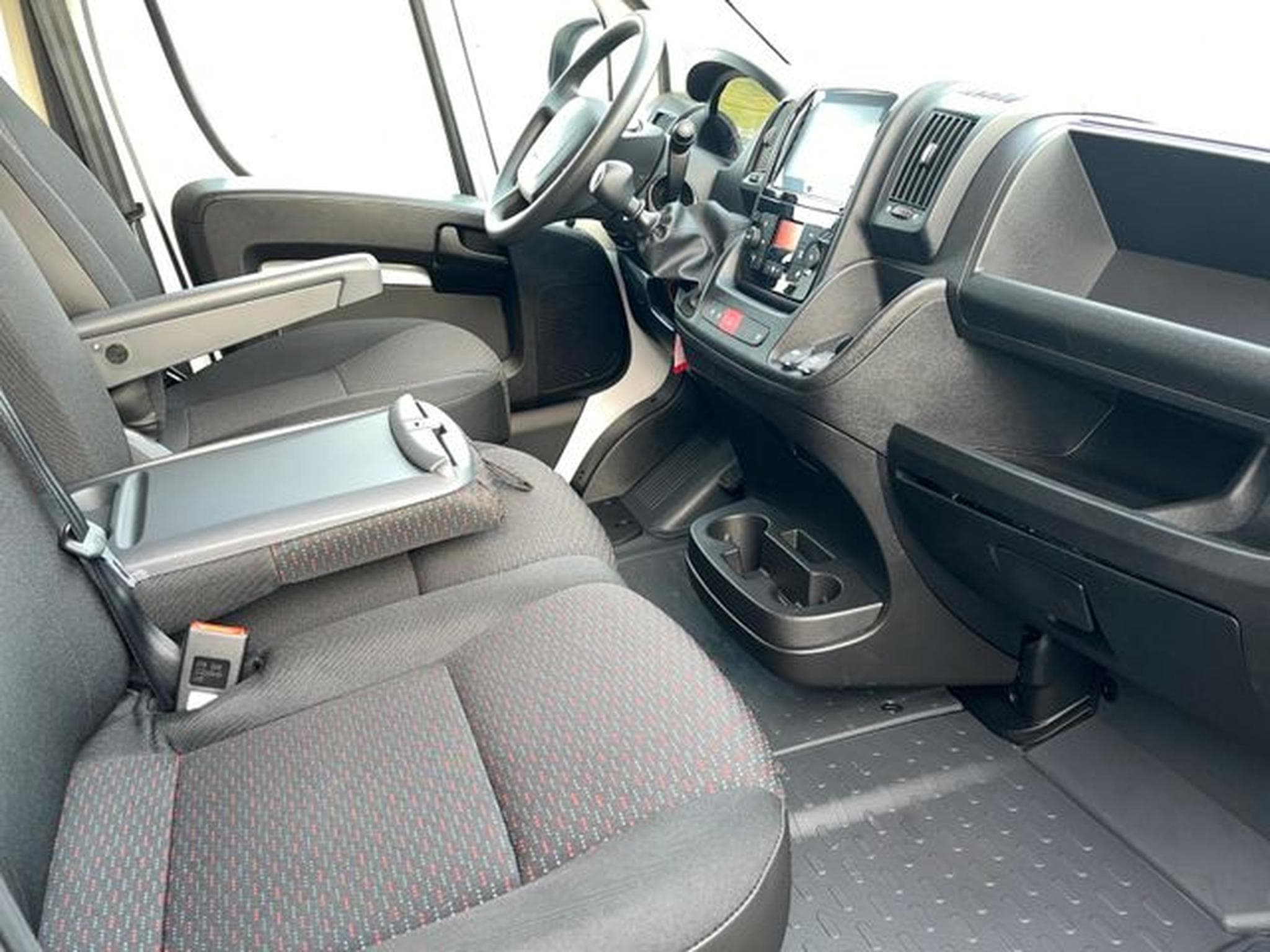 Peugeot Boxer Comfort , 335 , L3H2 , 2.2l Diesel , 165PS (2024) - Photo 12