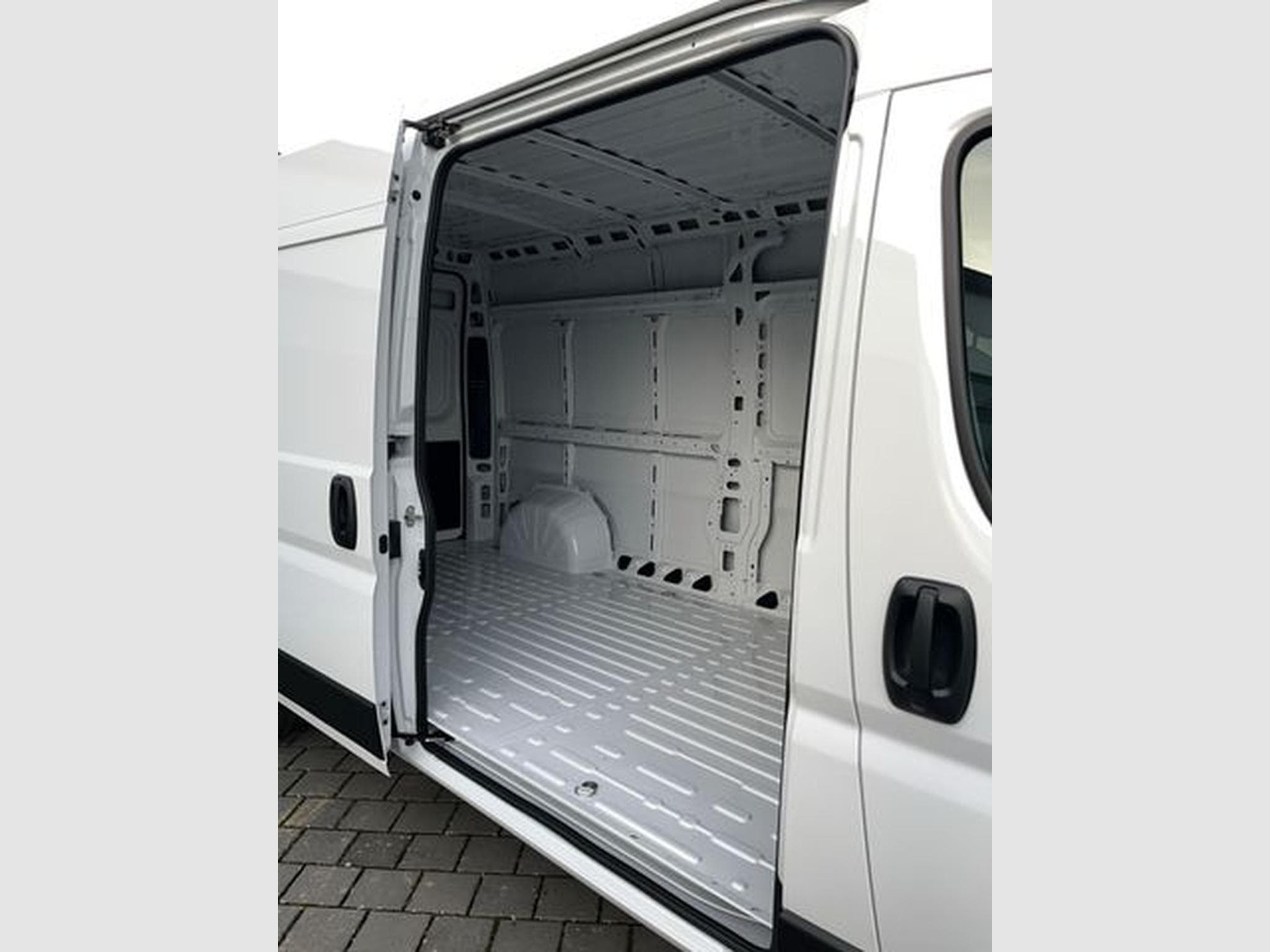 Peugeot Boxer Comfort , 335 , L3H2 , 2.2l Diesel , 165PS (2024) - Photo 5
