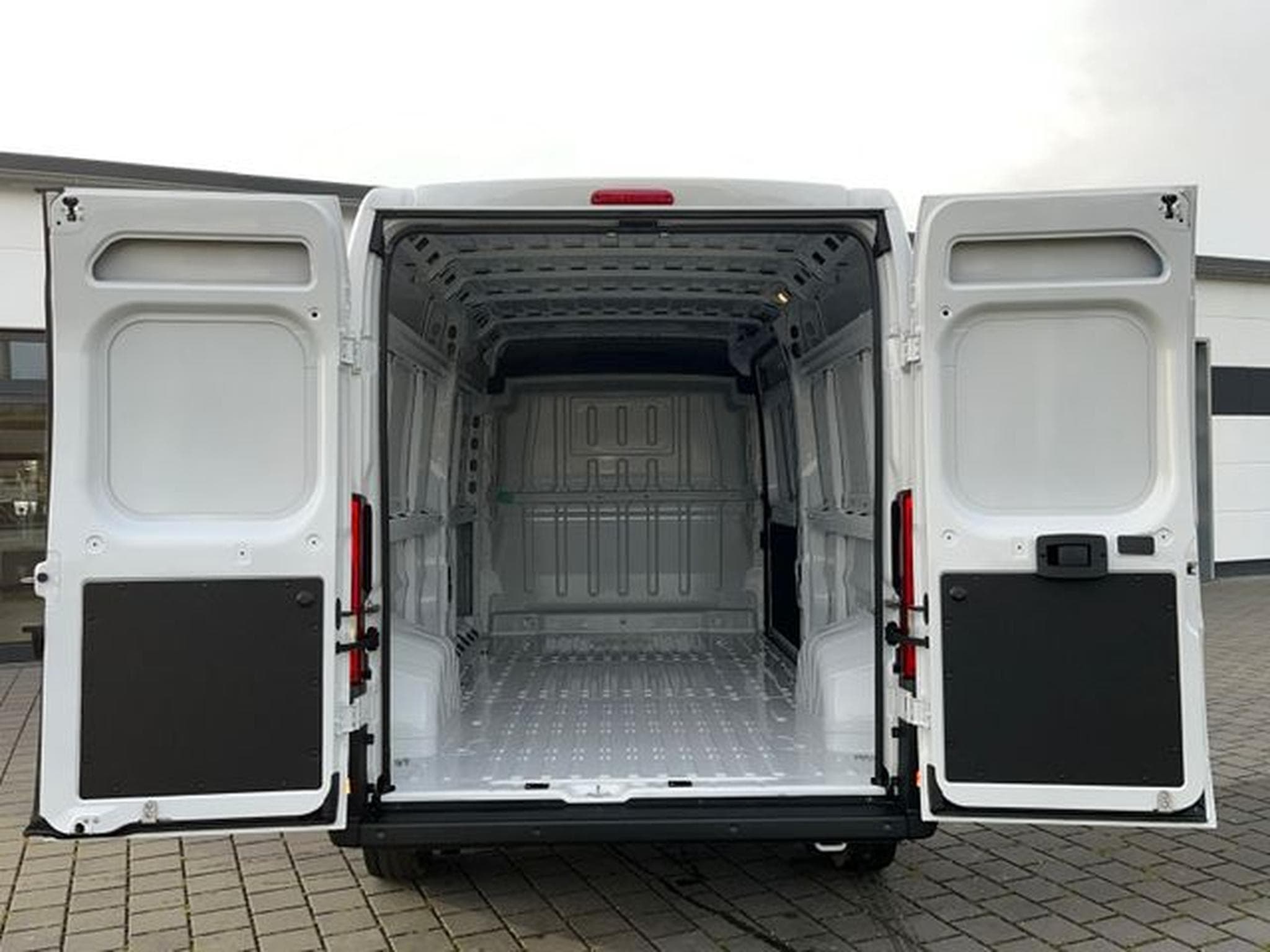 Peugeot Boxer Comfort , 335 , L3H2 , 2.2l Diesel , 165PS (2024) - Photo 8