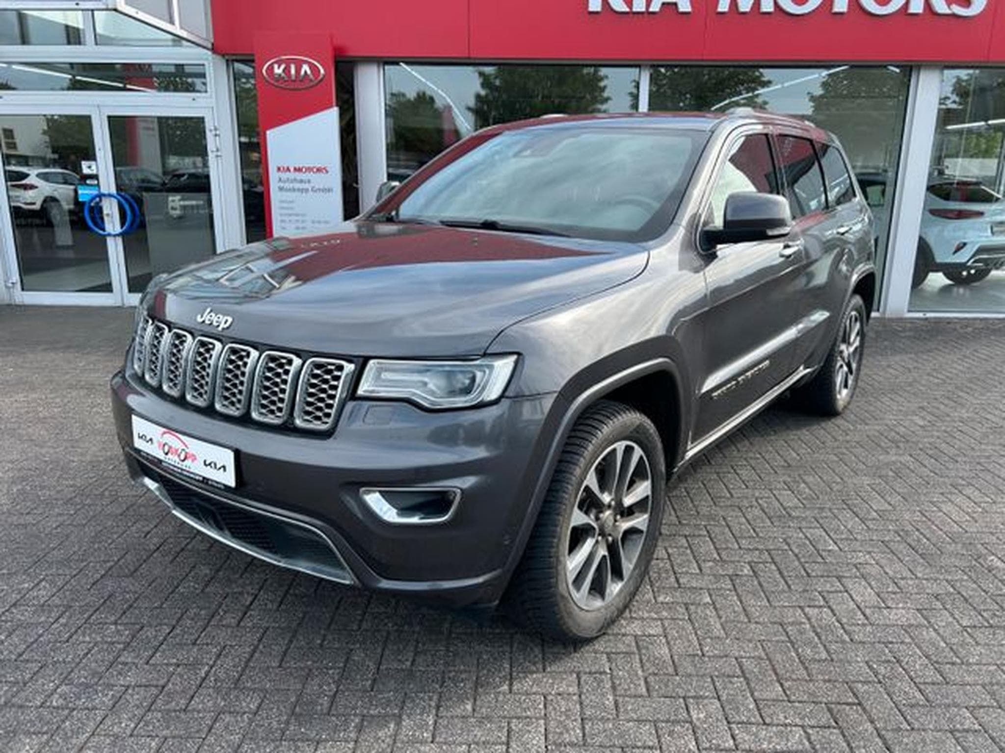 Jeep Cherokee Grand Cherokee 3.0 CRD Overland Air Panorama AHK (2019) - Photo 3