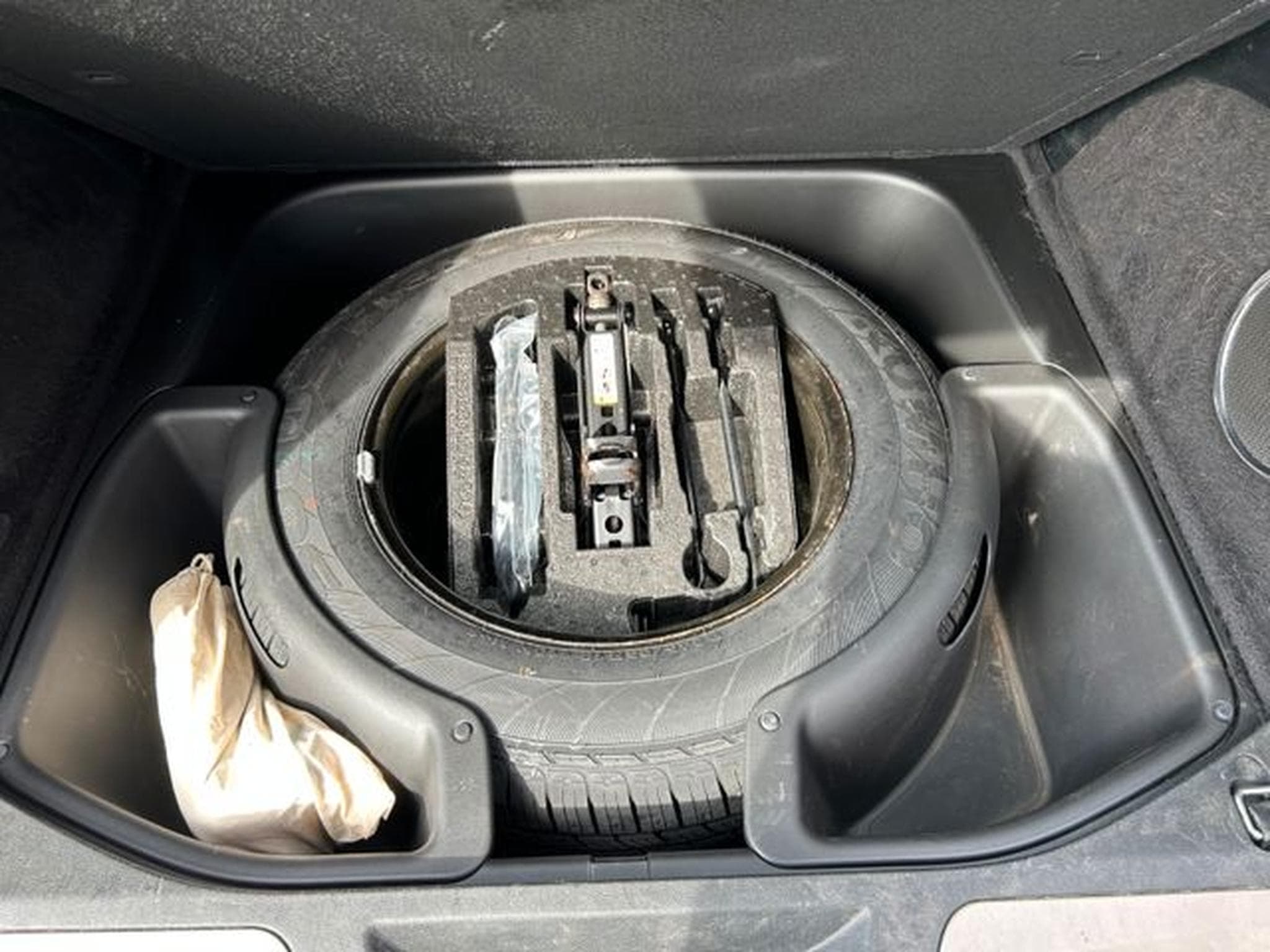 Jeep Cherokee Grand Cherokee 3.0 CRD Overland Air Panorama AHK (2019) - Photo 8