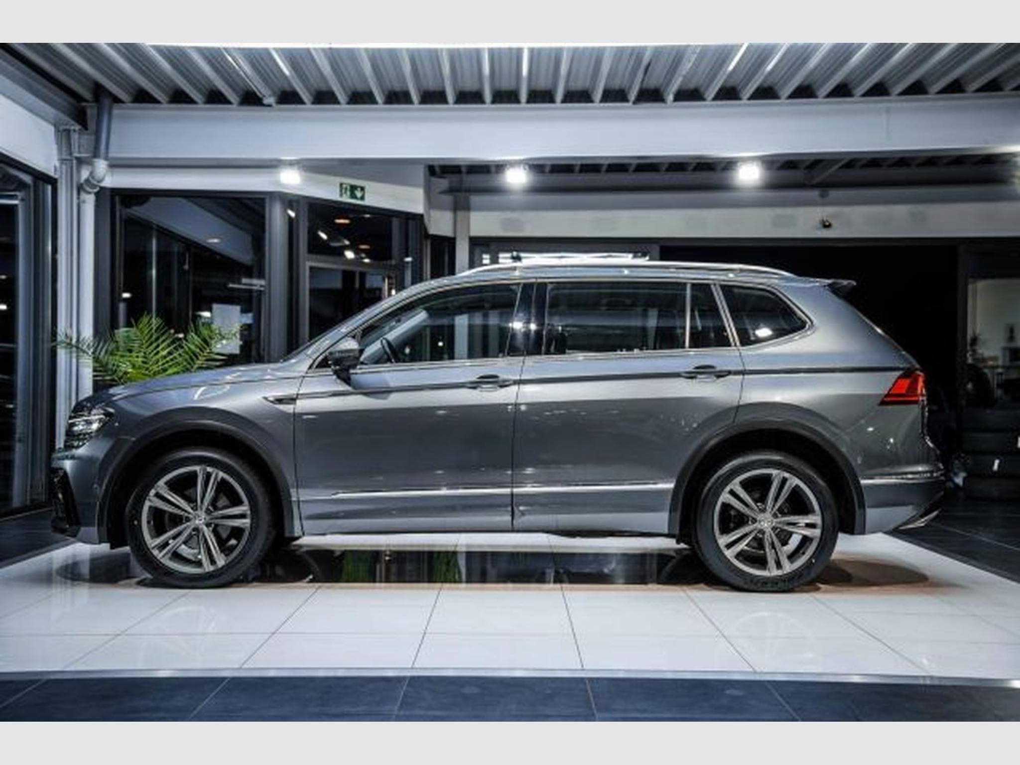 VW Tiguan Tiguan Allspace 2.0 TDI DSG Highl. R-Line 4M AHK (2021) - Foto 11