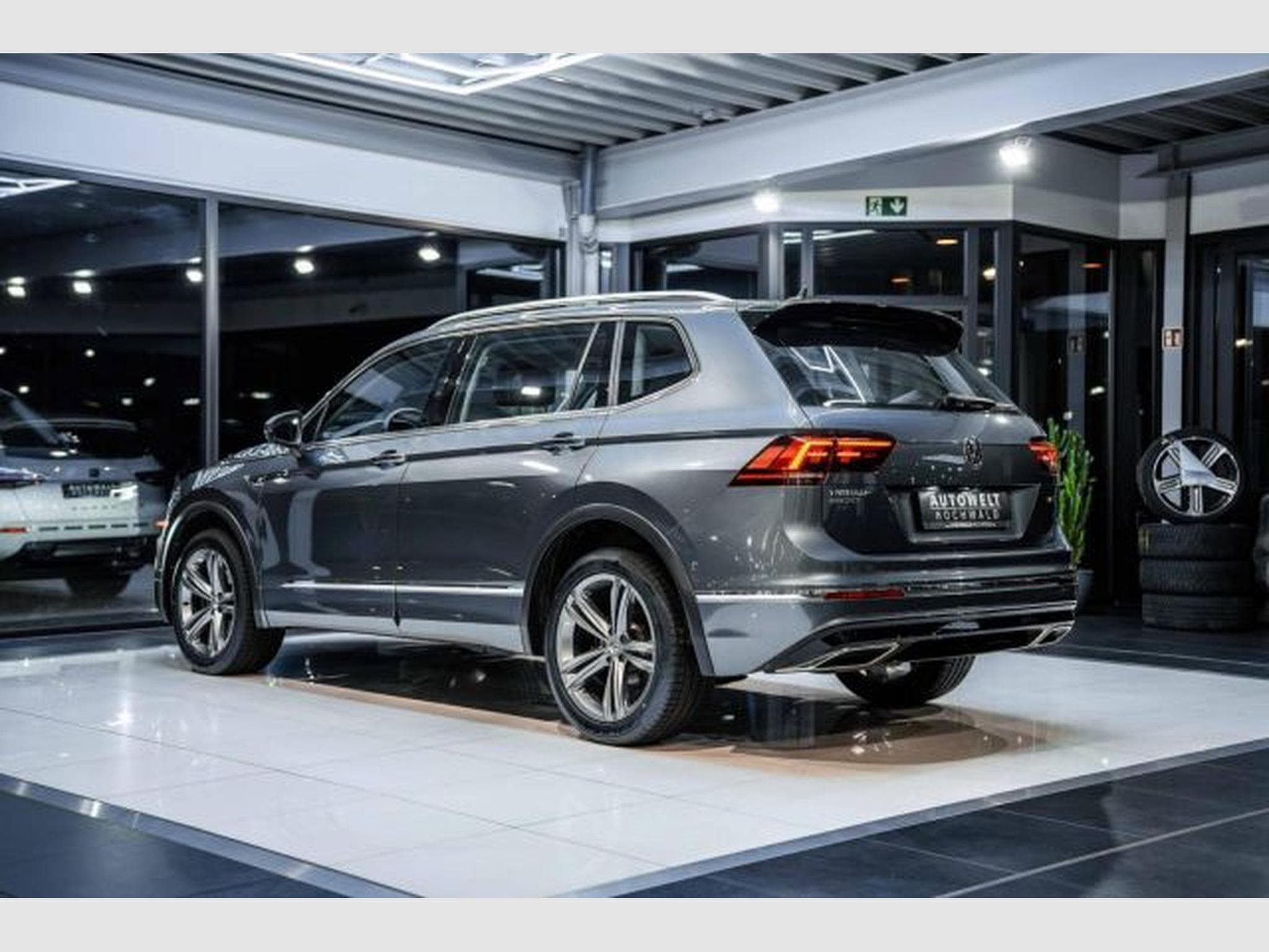 VW Tiguan Tiguan Allspace 2.0 TDI DSG Highl. R-Line 4M AHK (2021) - Foto 12