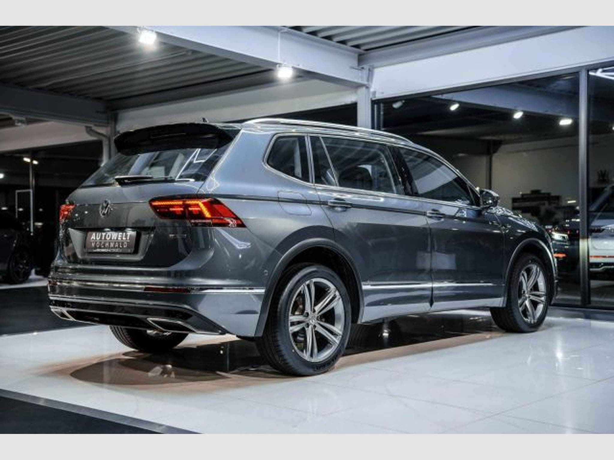 VW Tiguan Tiguan Allspace 2.0 TDI DSG Highl. R-Line 4M AHK (2021) - Foto 15
