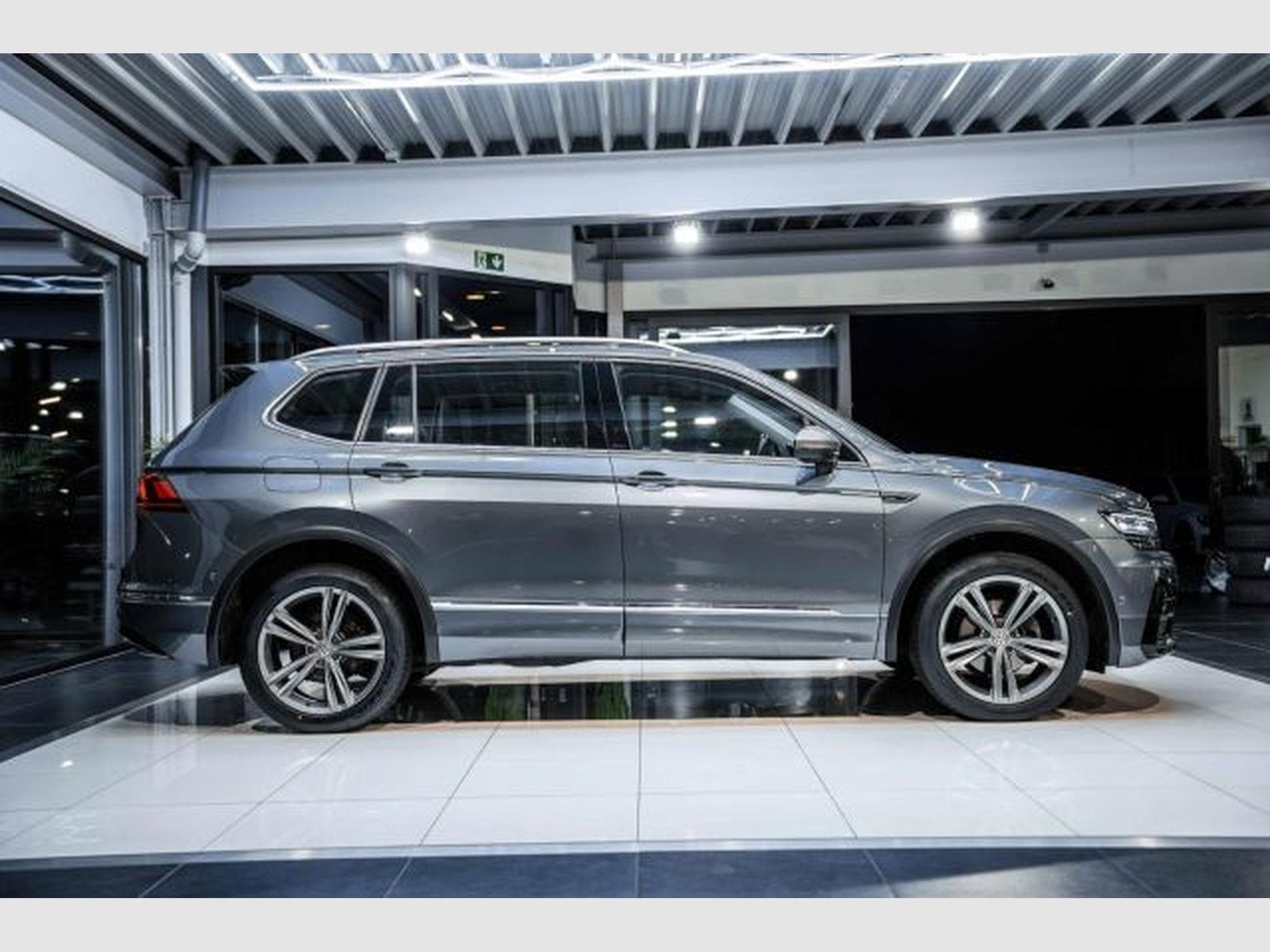 VW Tiguan Tiguan Allspace 2.0 TDI DSG Highl. R-Line 4M AHK (2021) - Foto 7