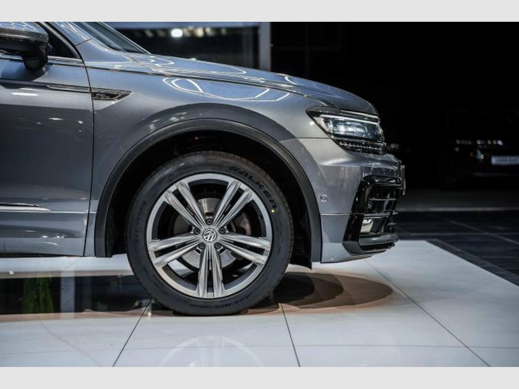 VW Tiguan Tiguan Allspace 2.0 TDI DSG Highl. R-Line 4M AHK (2021) - Foto 9