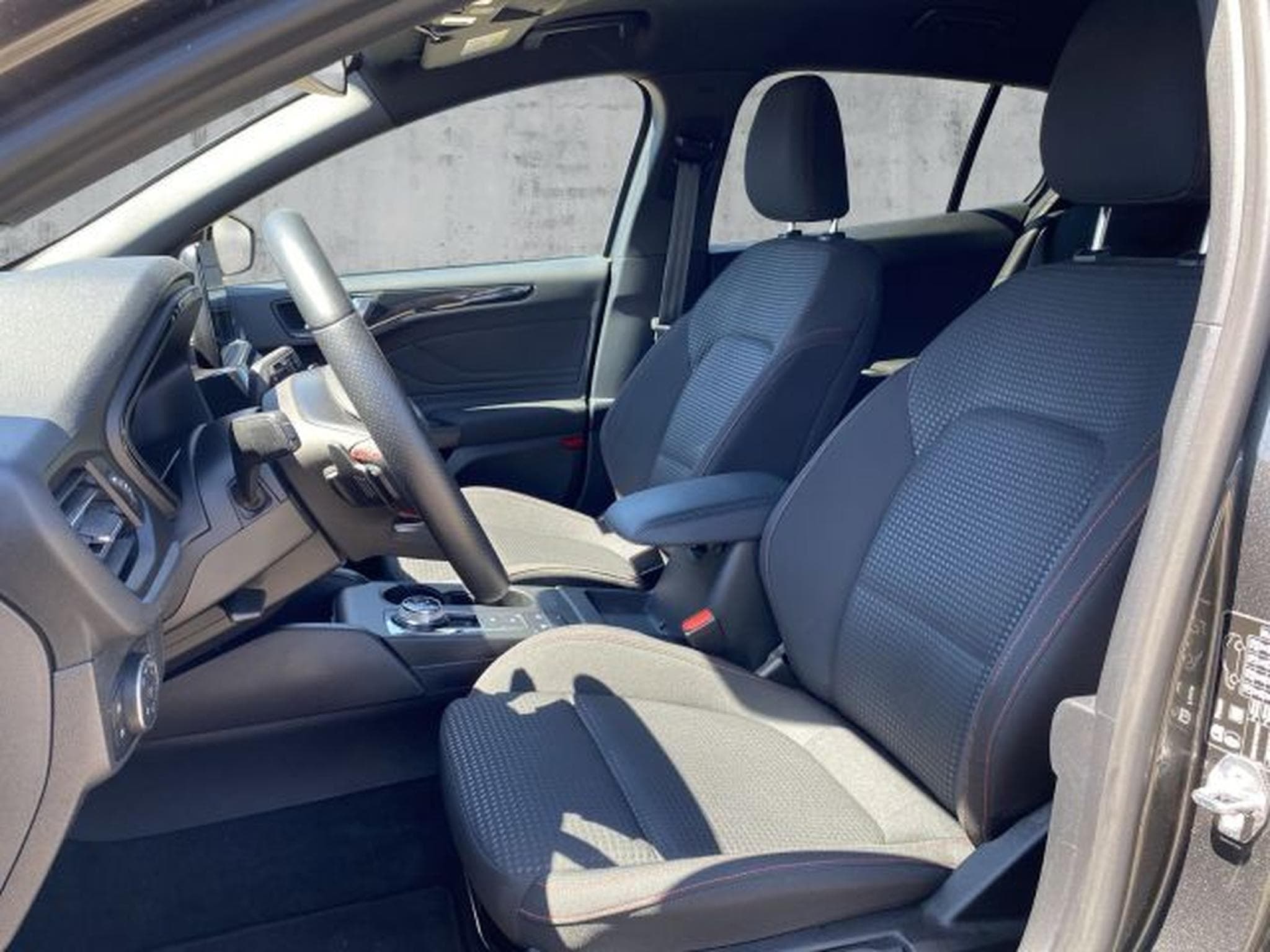 Ford Focus Focus Turnier 1.5 ST-Line Autom. NAVI LED AHK (2020) - Photo 11