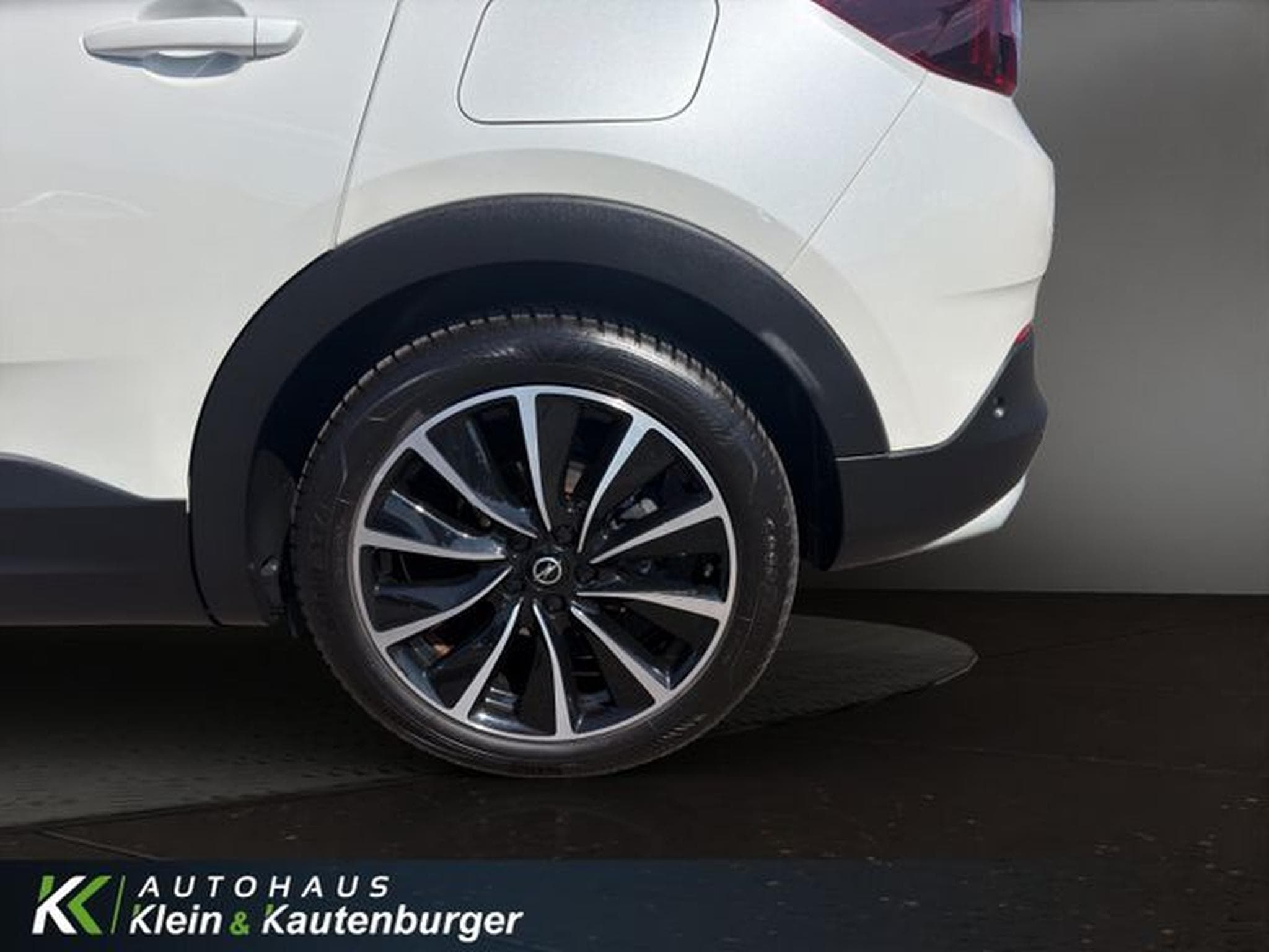 Opel Grandland Grandland X 1.6 Turbo Hybrid CARPLAY+4X4+AHK (2020) - Photo 10