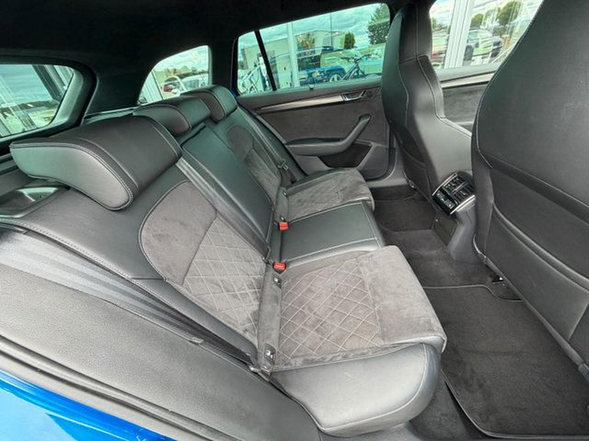 Skoda Superb Superb 1,4TSi PlugIn Kombi Sportline iV AHK Sthz (2021) - Photo 15