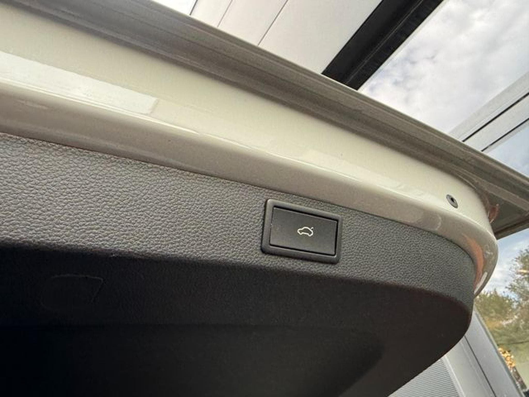 Skoda Karoq Karoq Sportline 4x4 Pano AHK 4xSHZ DSG LED Navi (2023) - Photo 12