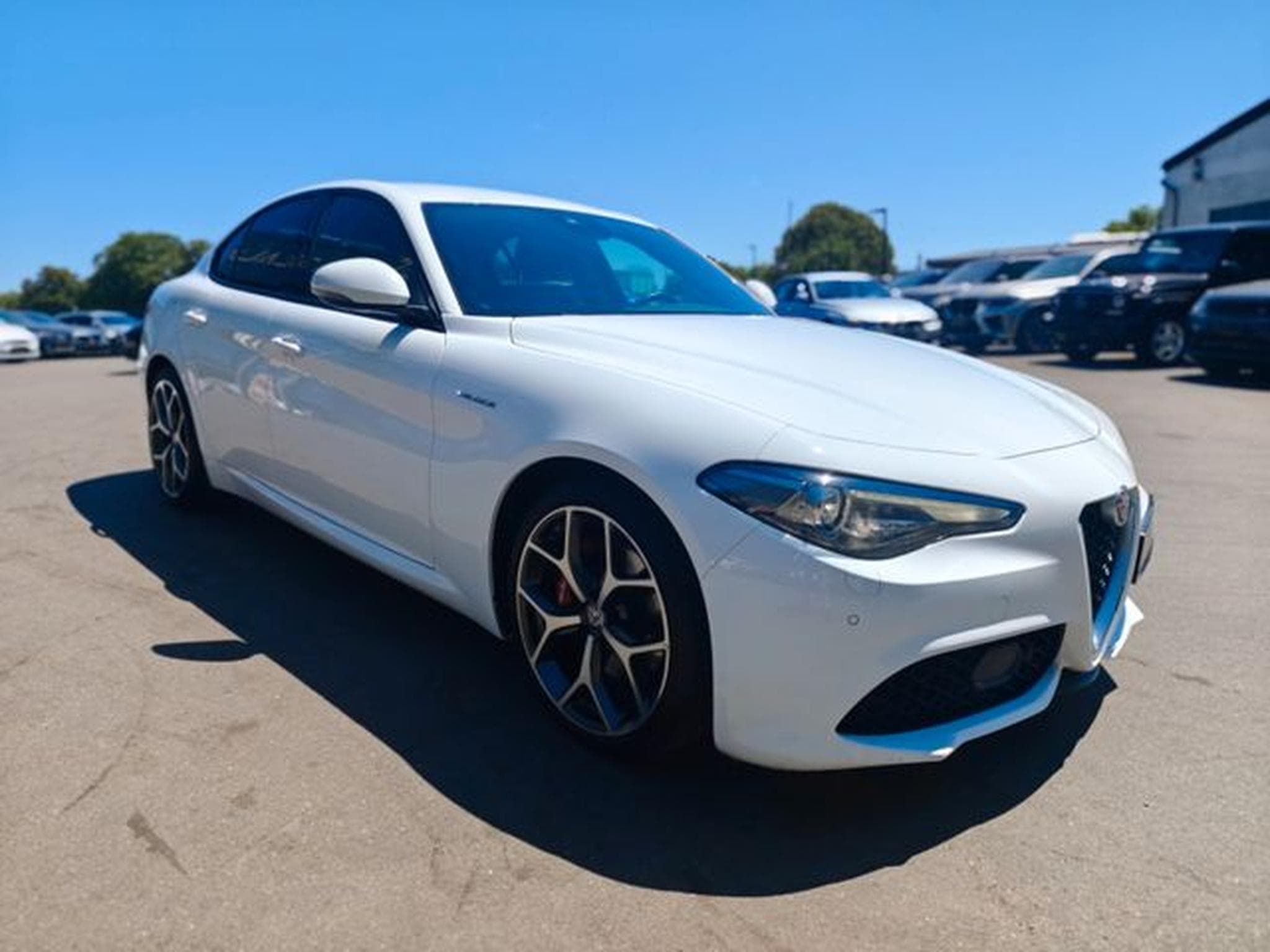 Alfa-Romeo Giulia GIULIA VELOCE Q4 *AUT*LEDER*NAVI*KAM*SHZ*8xALU* (2018) - Photo 4