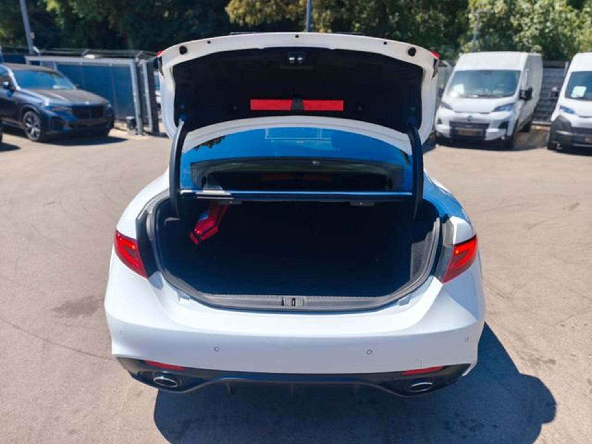 Alfa-Romeo Giulia GIULIA VELOCE Q4 *AUT*LEDER*NAVI*KAM*SHZ*8xALU* (2018) - Photo 9