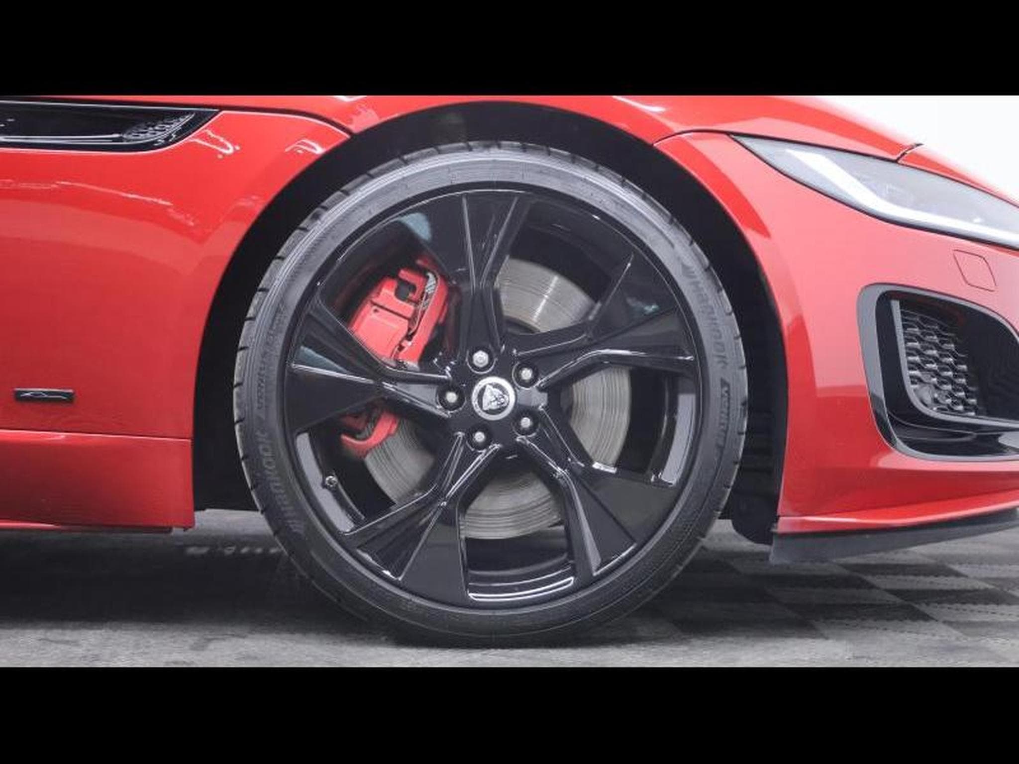 Jaguar F-Type P450 R-Dynamic RWD Auto (2024) - Photo 11