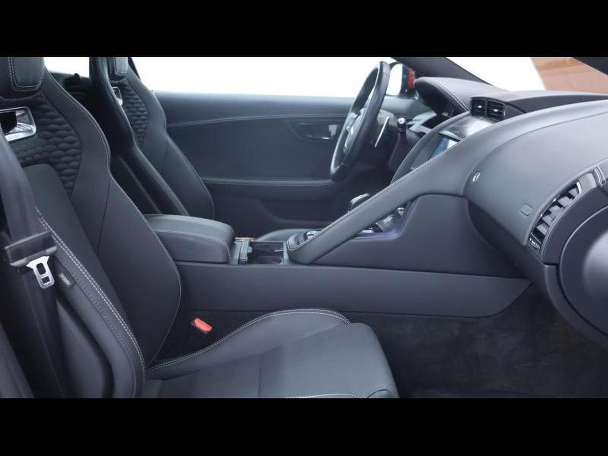 Jaguar F-Type P450 R-Dynamic RWD Auto (2024) - Photo 12