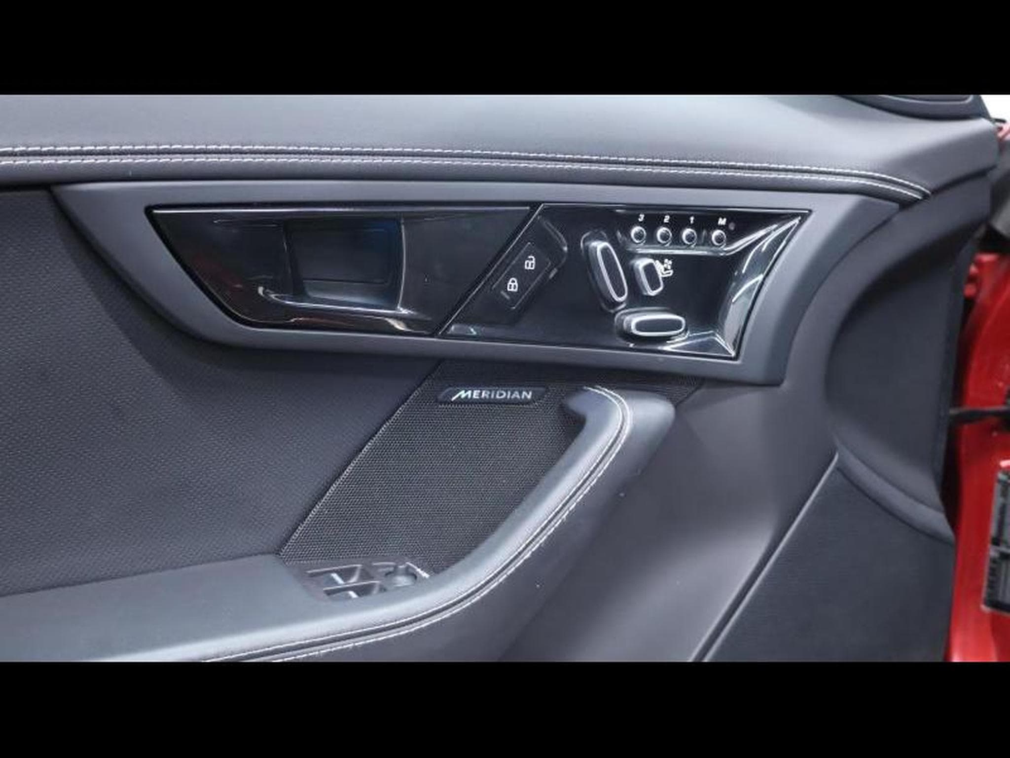 Jaguar F-Type P450 R-Dynamic RWD Auto (2024) - Photo 29