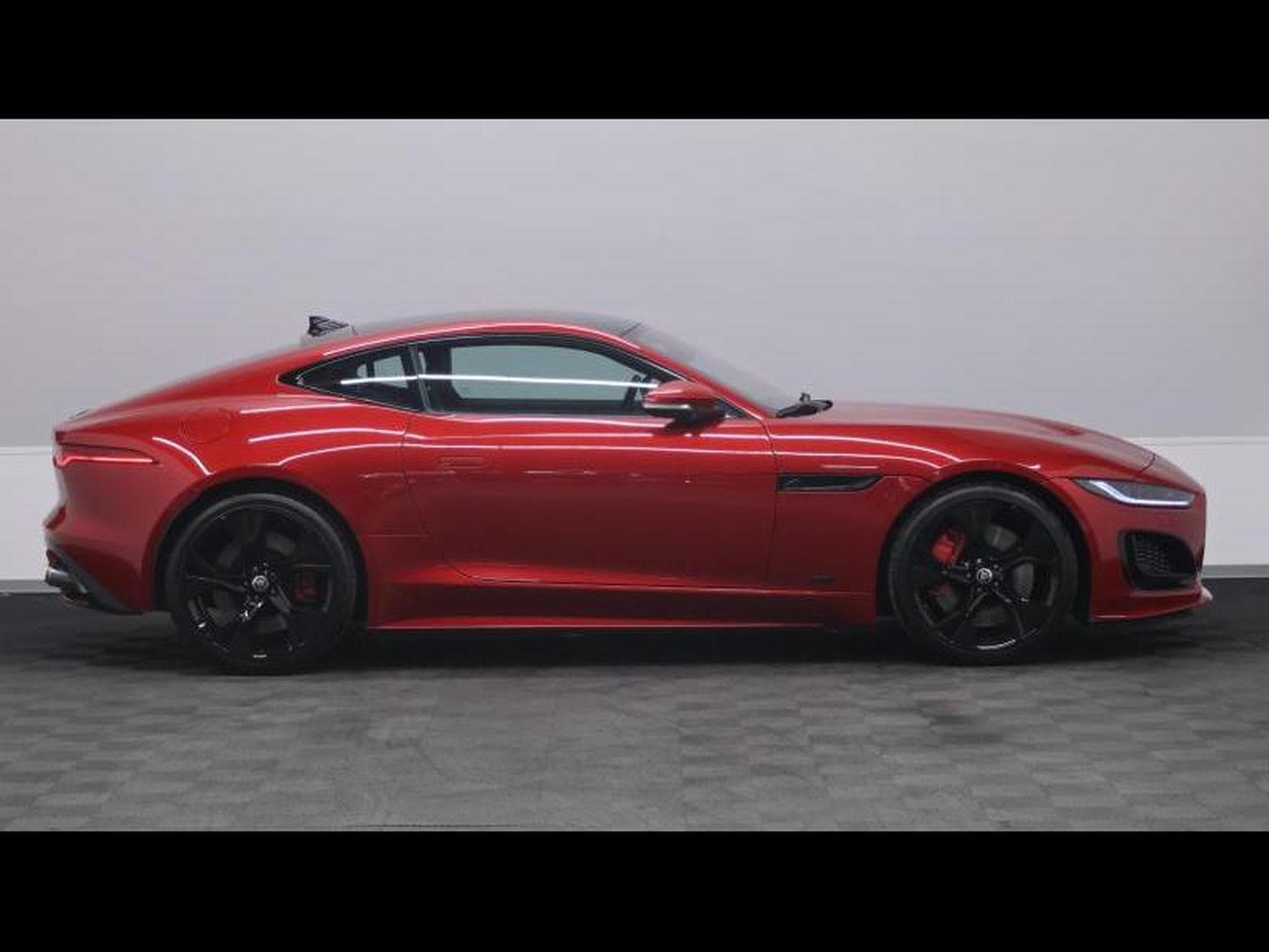 Jaguar F-Type P450 R-Dynamic RWD Auto (2024) - Photo 4