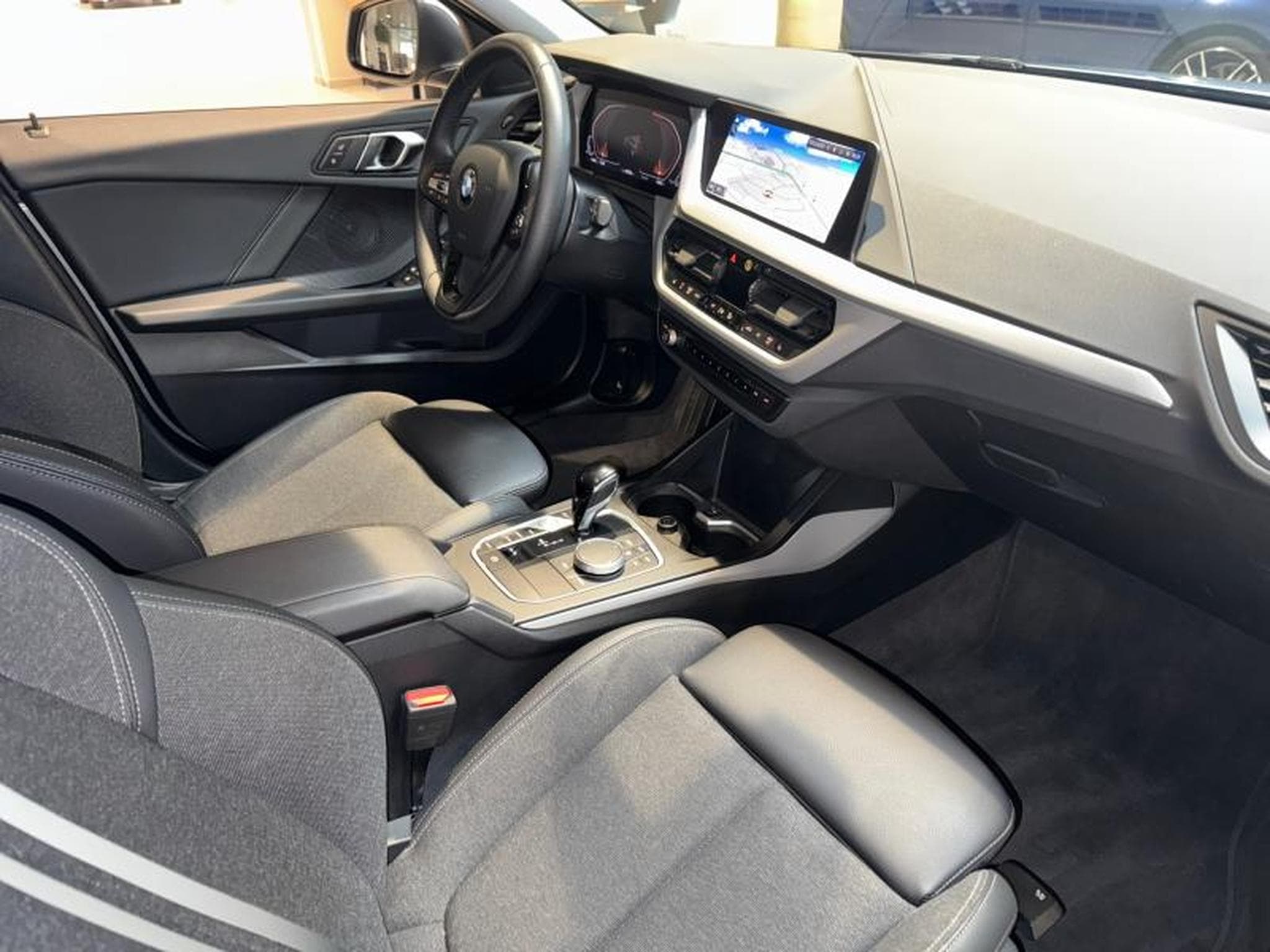 BMW 118 118i Hatch (2024) - Foto 13