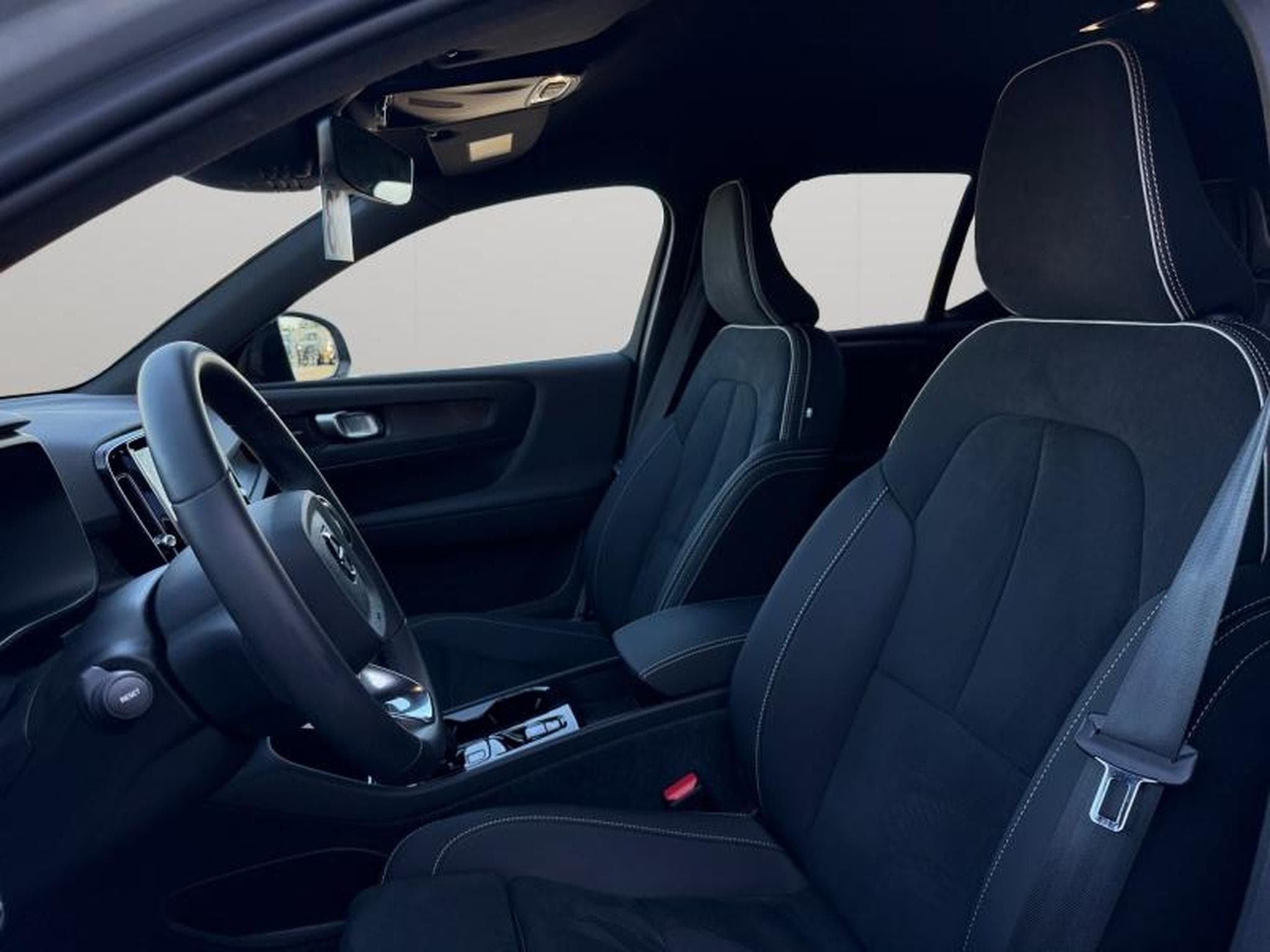 Volvo XC40 & Recharge (2023) - Photo 10
