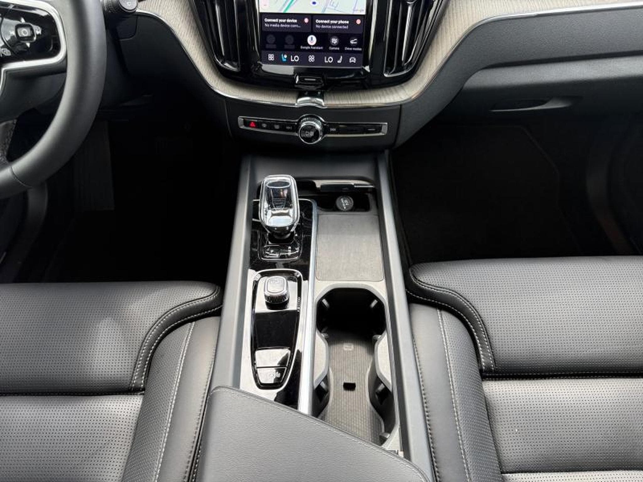 Volvo XC60 T6 Ultra Bright / Hybride BOWERS WILKINS  KIT HIVER INCLUS (2025) - Photo 11