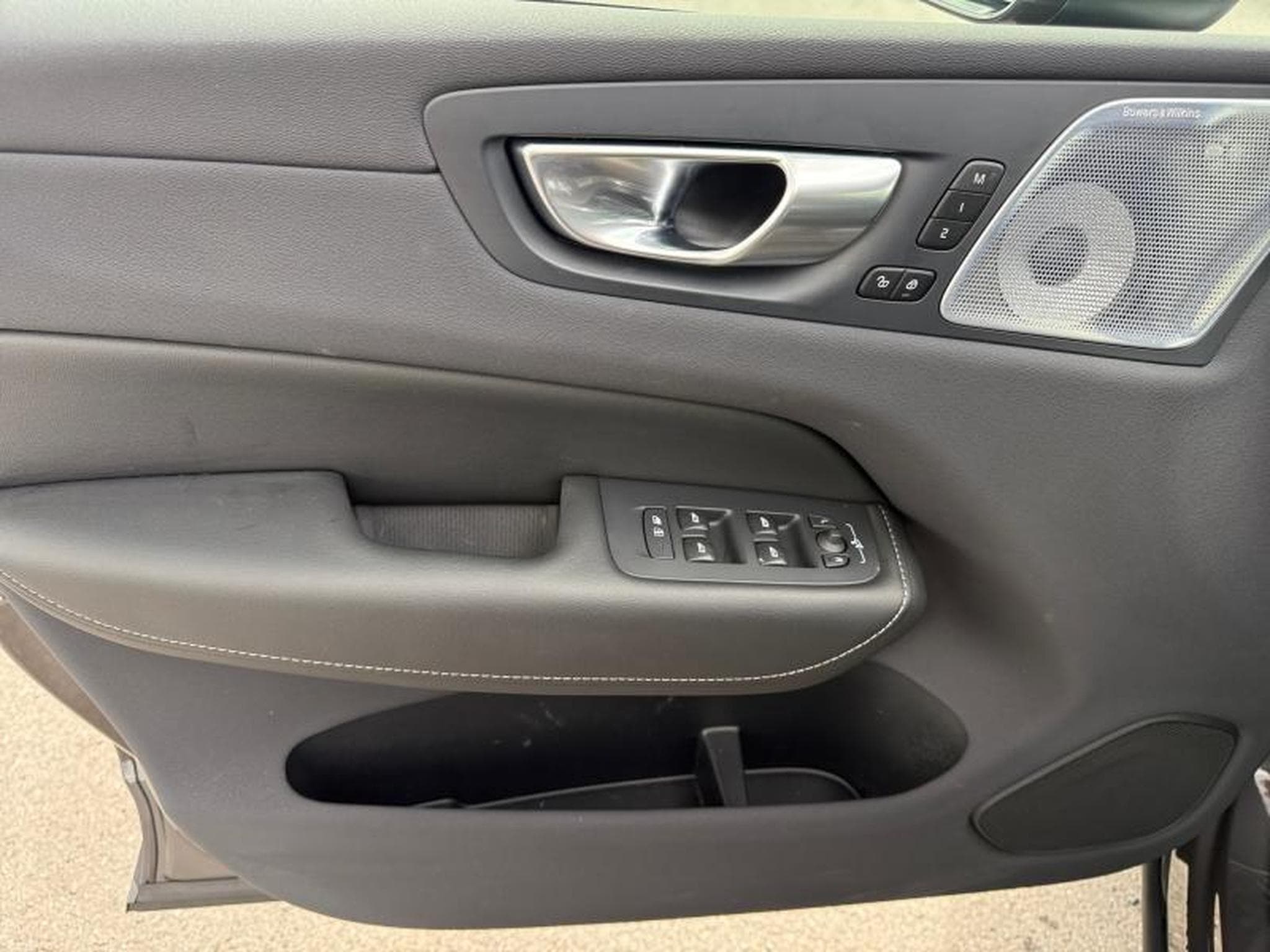 Volvo XC60 T6 Ultra Bright / Hybride BOWERS WILKINS  KIT HIVER INCLUS (2025) - Photo 20