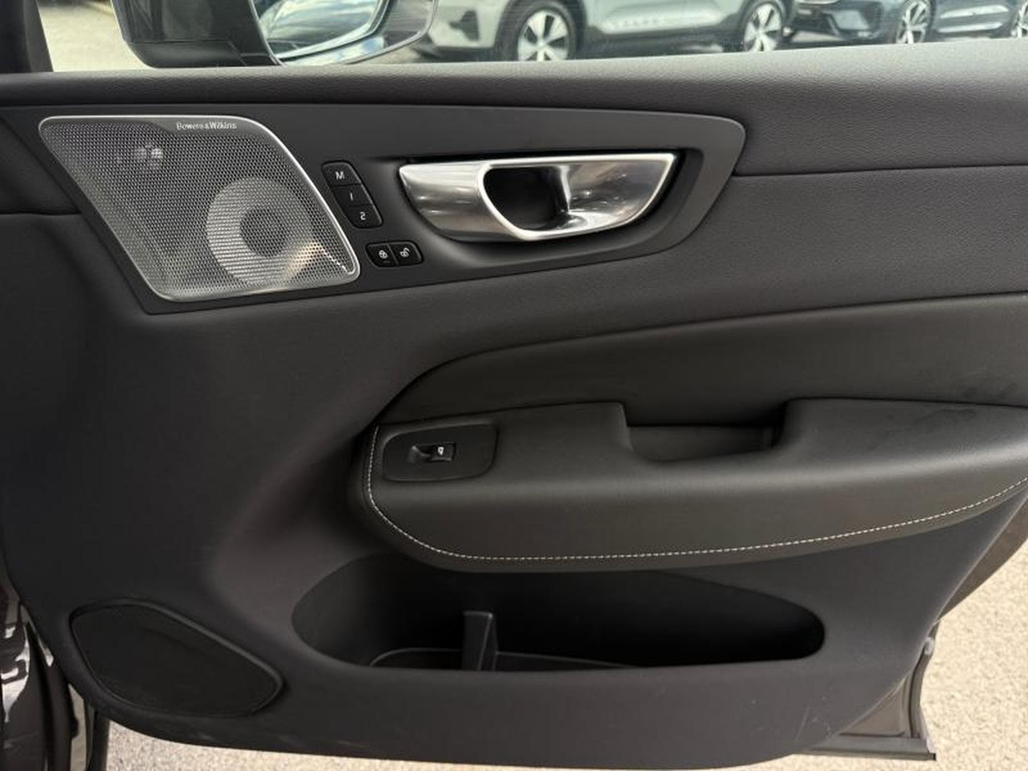Volvo XC60 T6 Ultra Bright / Hybride BOWERS WILKINS  KIT HIVER INCLUS (2025) - Photo 21