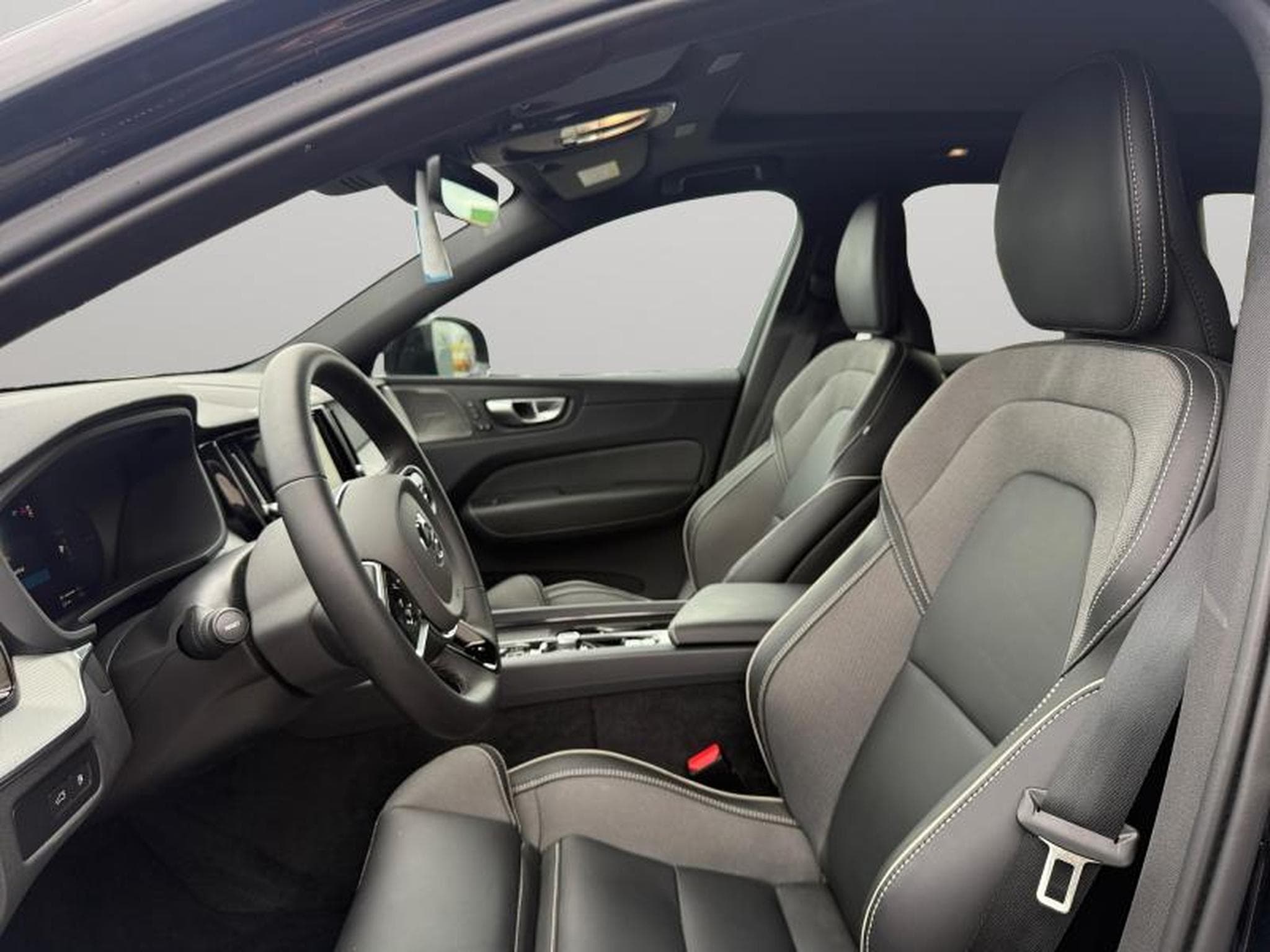 Volvo XC60 T8 Plus Dark / Hybride FOUR-C 21\' KIT HIVER INCLUS (2025) - Photo 10