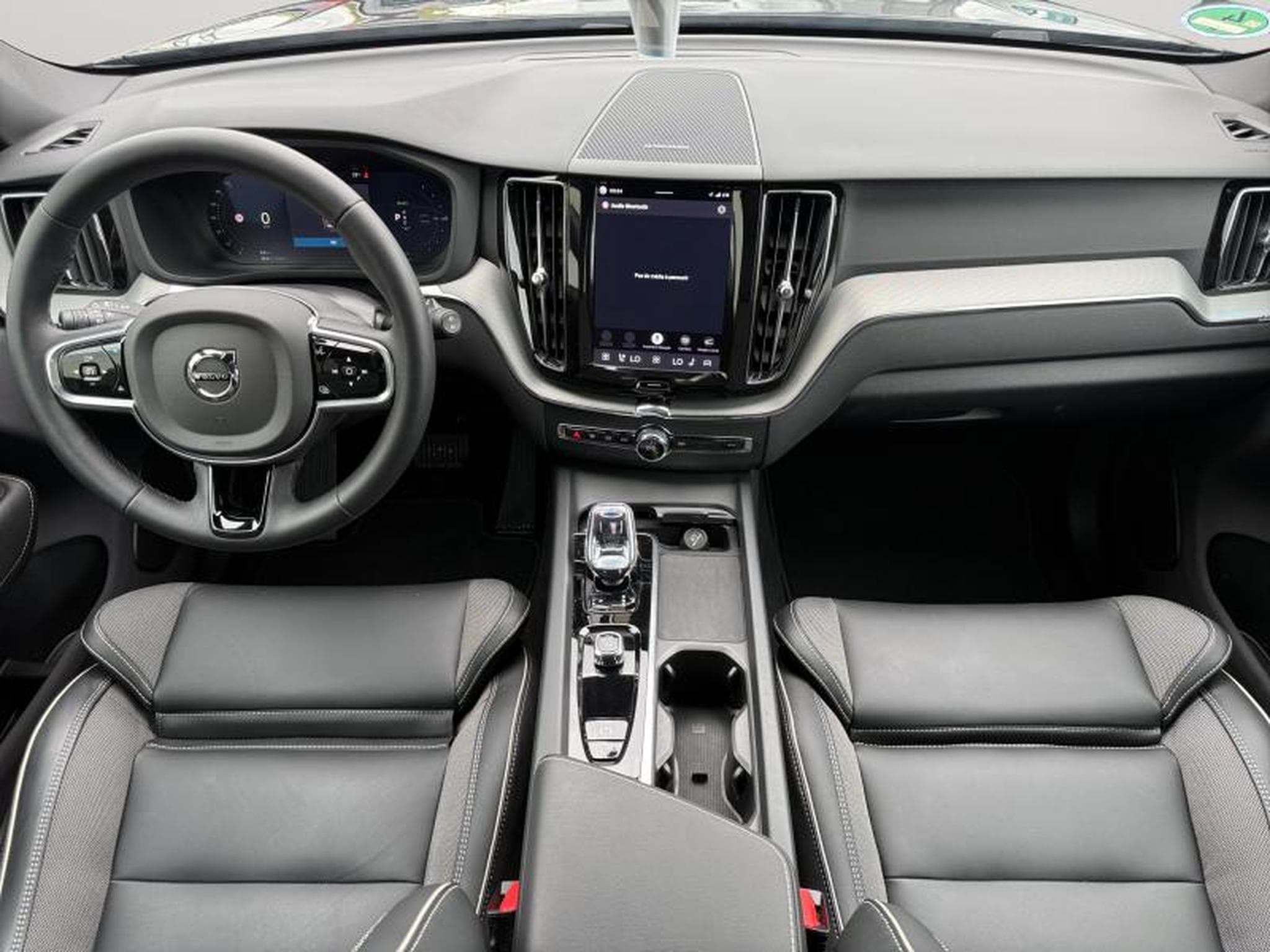 Volvo XC60 T8 Plus Dark / Hybride FOUR-C 21\' KIT HIVER INCLUS (2025) - Photo 3