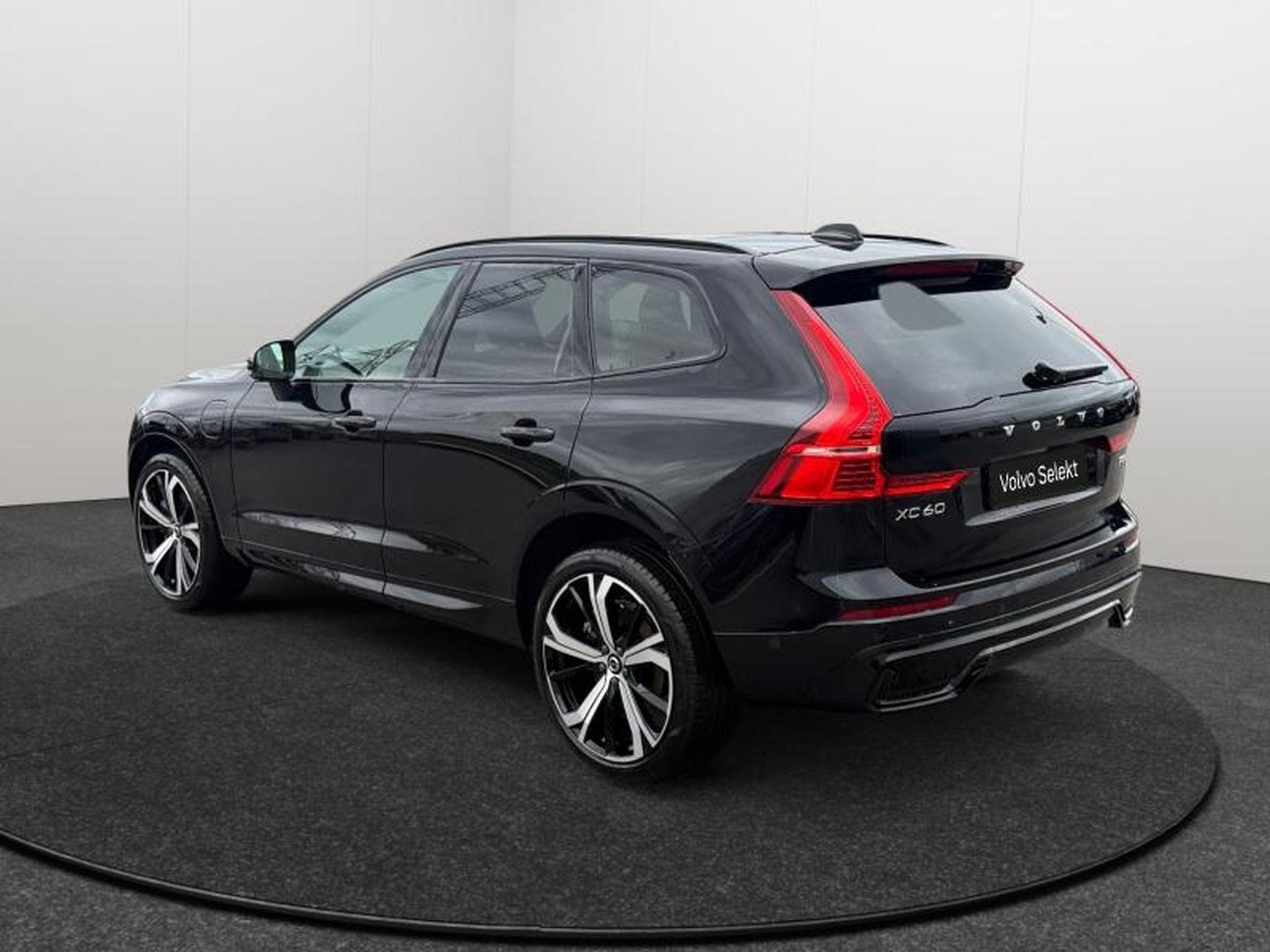 Volvo XC60 T8 Plus Dark / Hybride FOUR-C 21\' KIT HIVER INCLUS (2025) - Photo 5