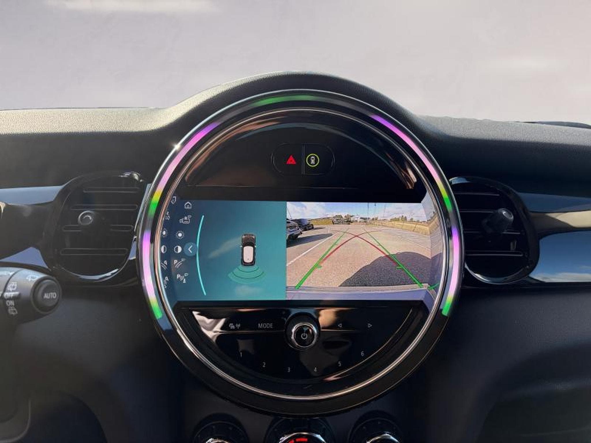 MINI Cooper Cooper Hatch 5 portes (2021) - Photo 11