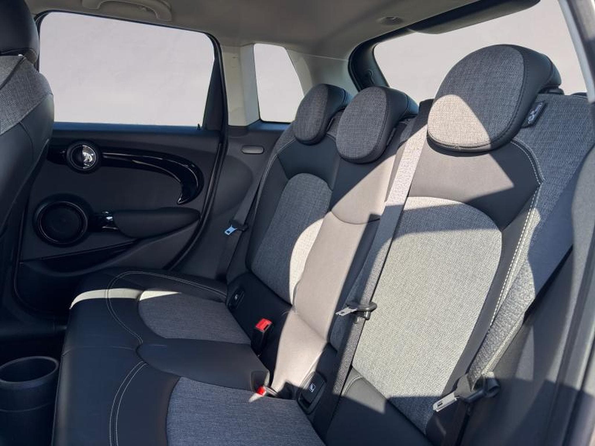 MINI Cooper Cooper Hatch 5 portes (2021) - Photo 13