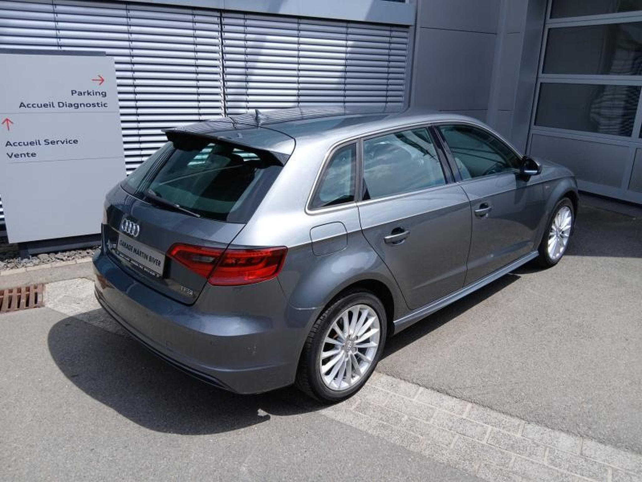 Audi A3 Sportback Attraction 1.4 TFSi 6-Gang (2016) - Foto 4