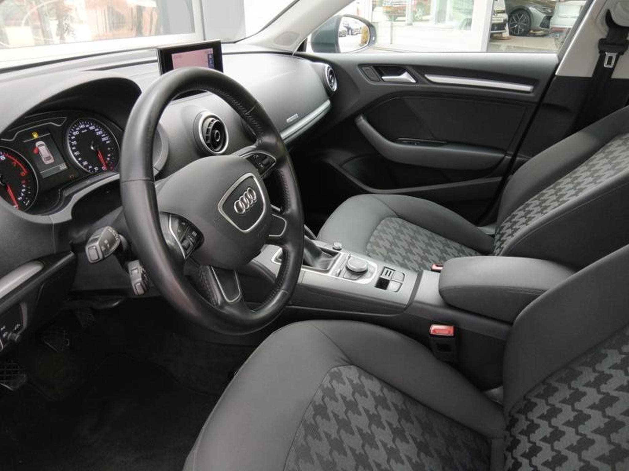 Audi A3 Sportback Attraction 1.4 TFSi 6-Gang (2016) - Foto 9