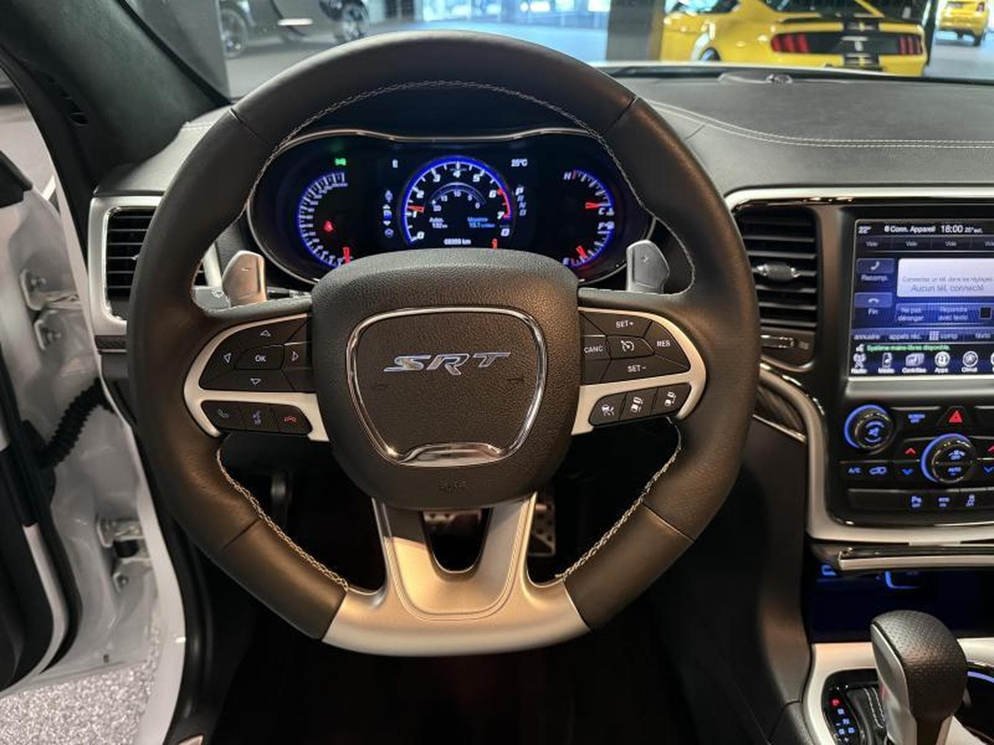 Jeep Cherokee SRT 6.4 V8 Hemi (2017) - Foto 12