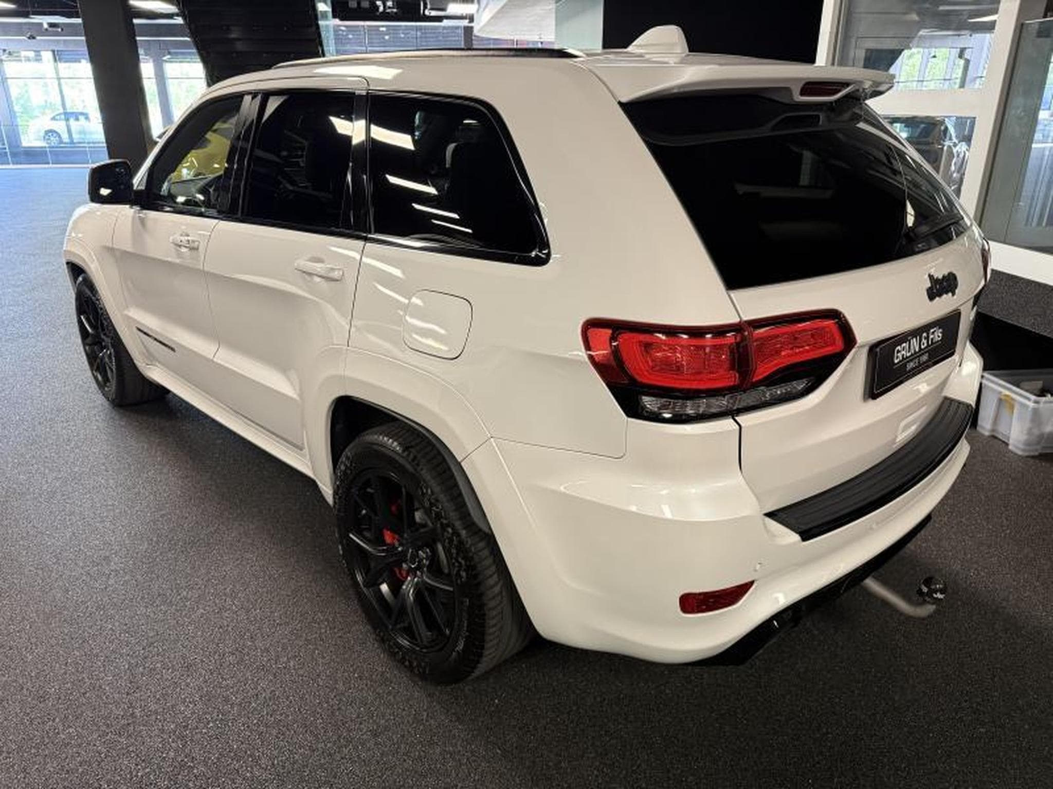 Jeep Cherokee SRT 6.4 V8 Hemi (2017) - Foto 6