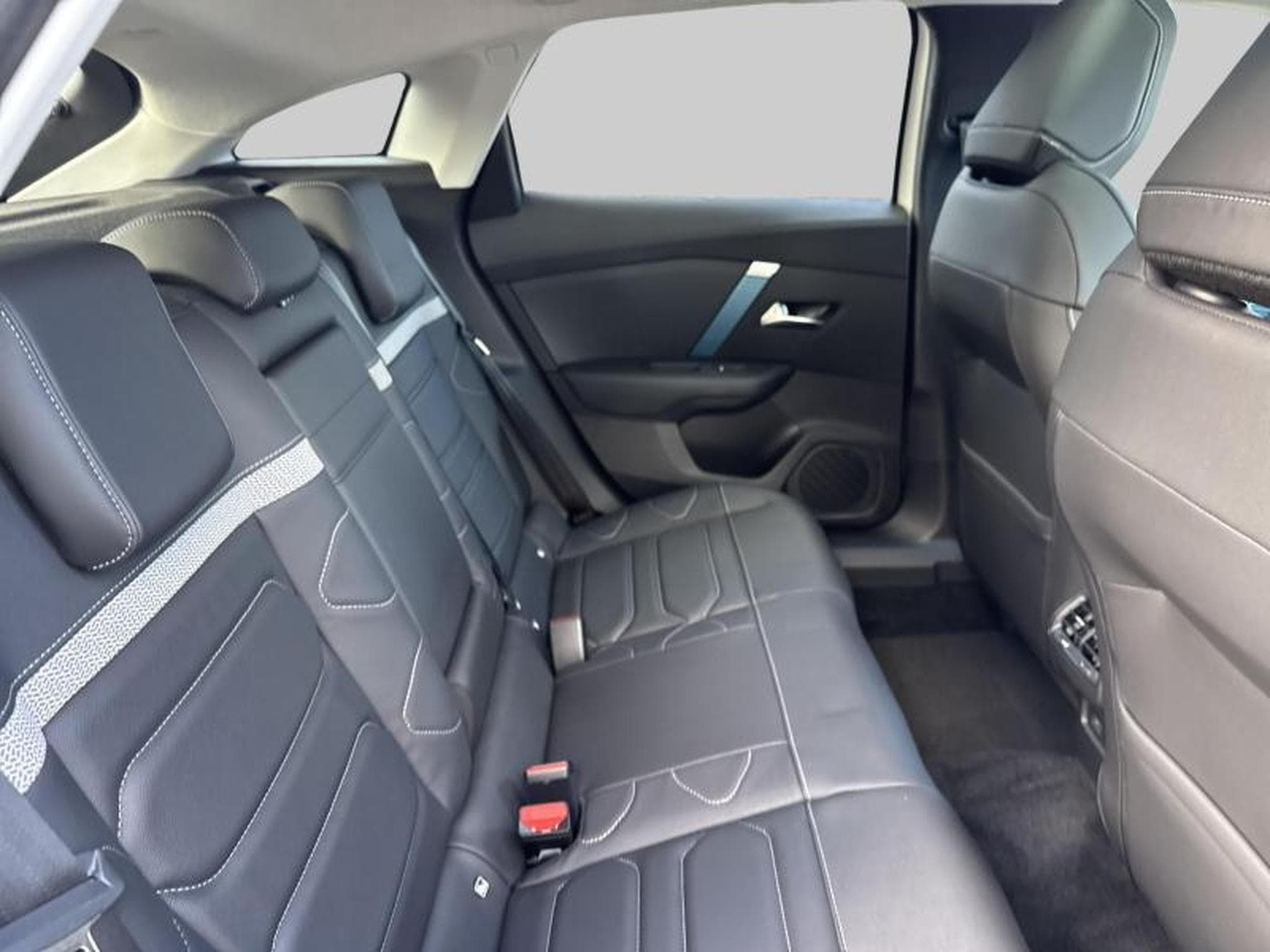 Citroen C4 E Shine (2023) - Photo 10