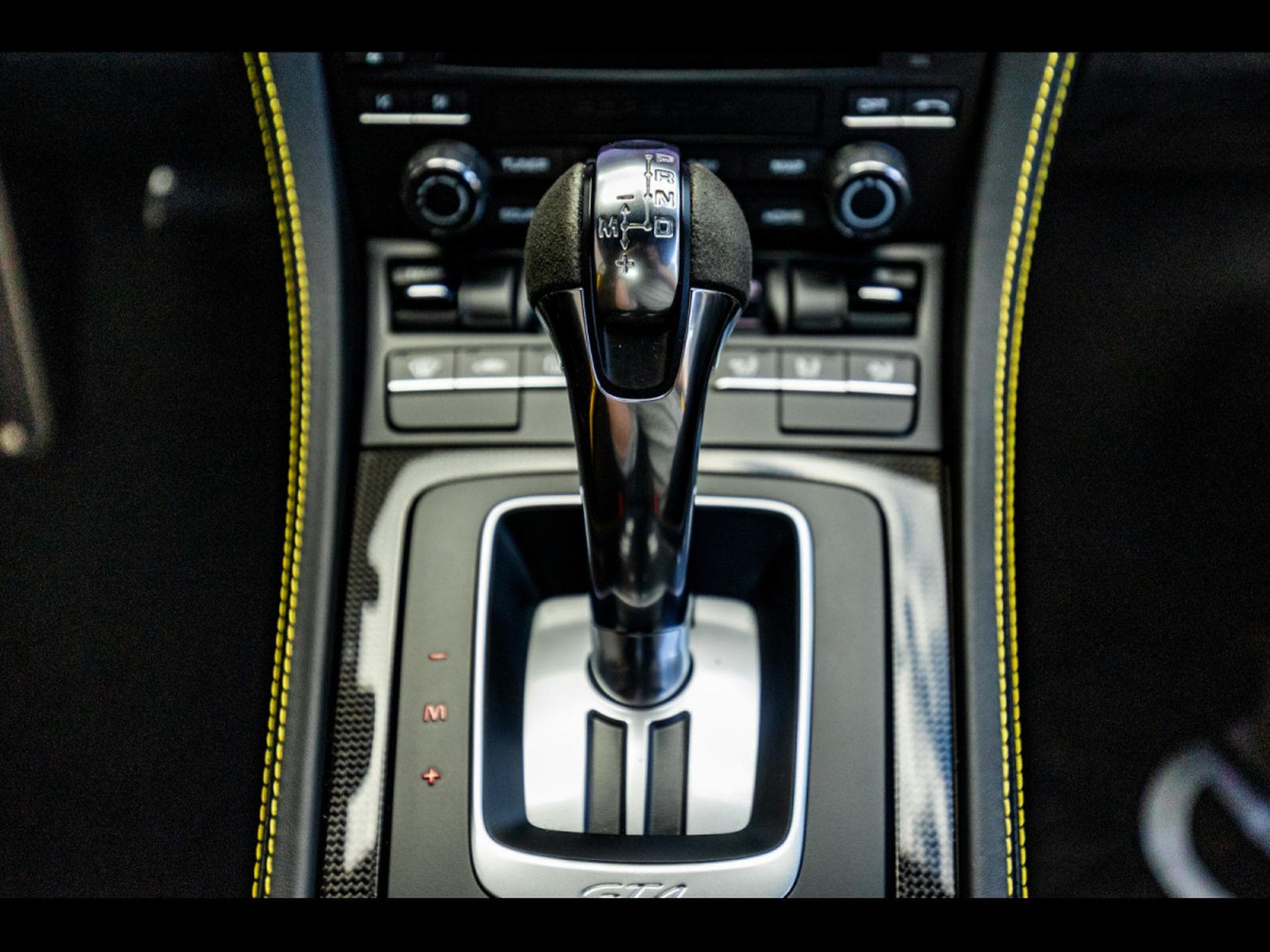 Porsche Cayman 718 GT4 PDK – SHARK BLUE – AKRAPOVIC (2021) - Foto 13