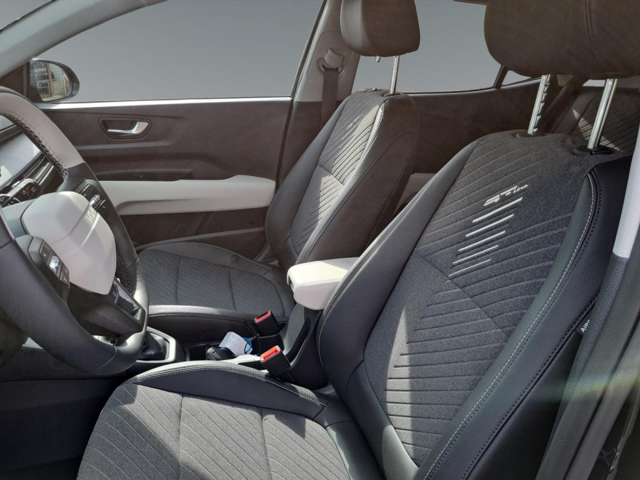 Kia Stonic GT Line 1.0 T-GDI 100 DCT (2026) - Photo 10