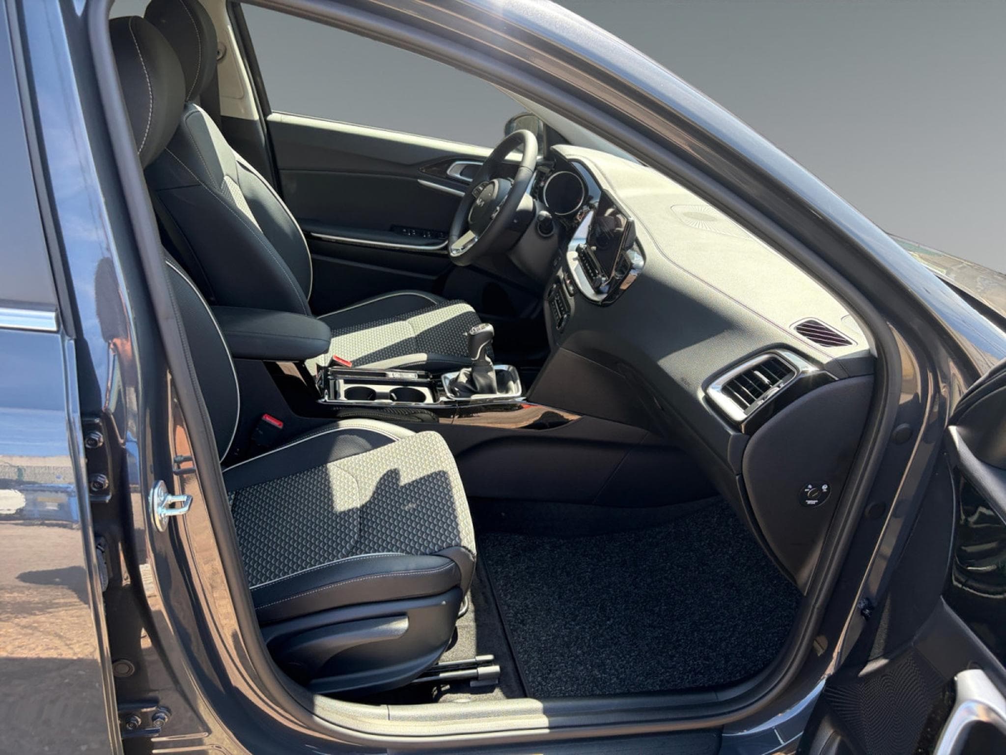 Kia Ceed Pulse 1.0 T-GDi 100 MT6 (2026) - Photo 15