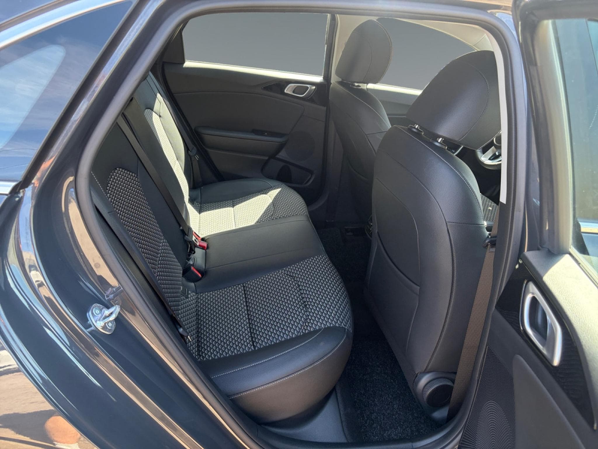 Kia Ceed Pulse 1.0 T-GDi 100 MT6 (2026) - Foto 16