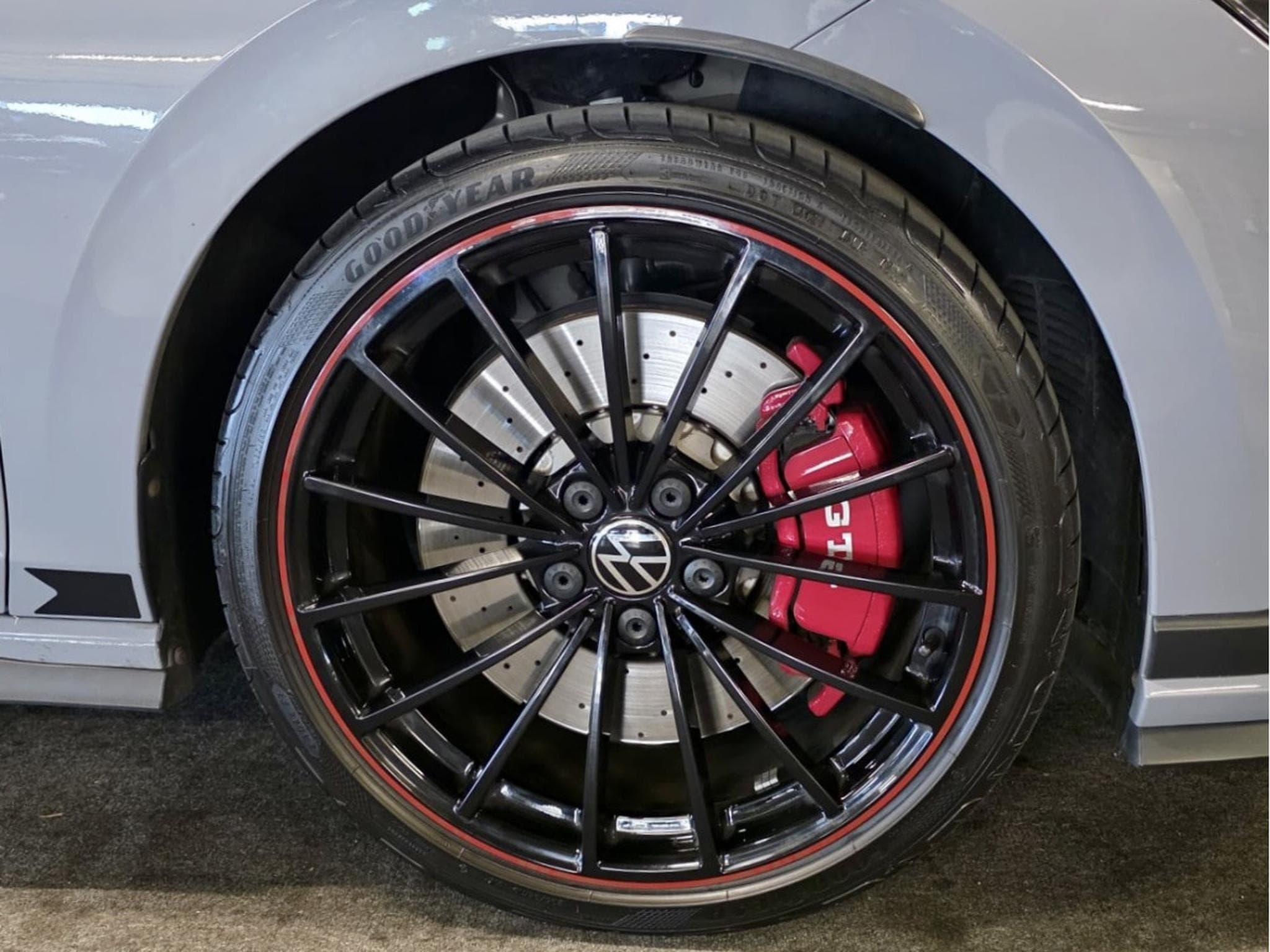 VW Golf GTI 2.0 TSI 300 CLUBSPORT ÉDITION 45 AKRAPOVIC DCC NURBURGRI (2022) - Photo 12