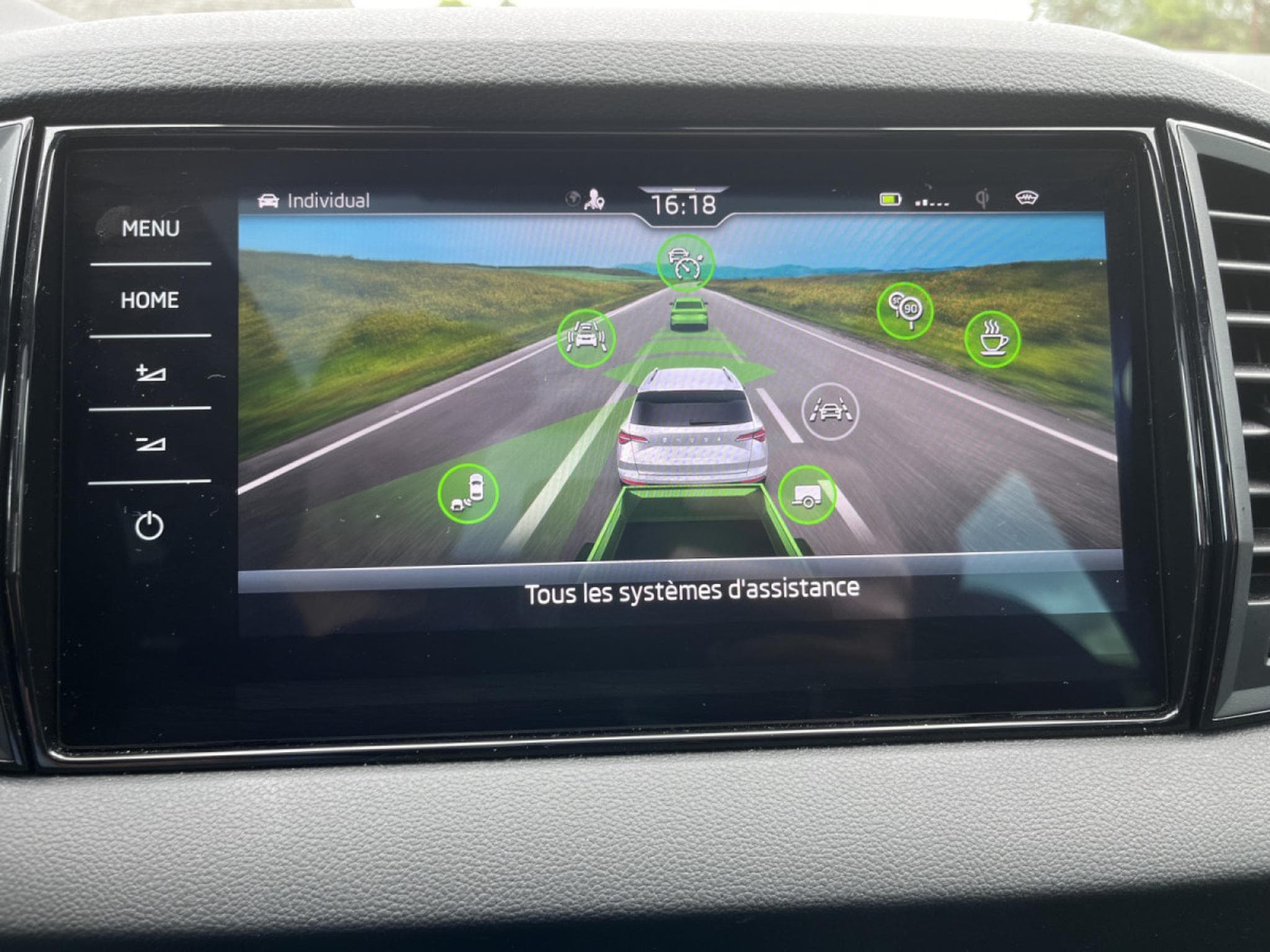 Skoda Karoq 2.0 Tsi Sportline DSG 4x4 Pano AHK Keyless (2023) - Photo 14
