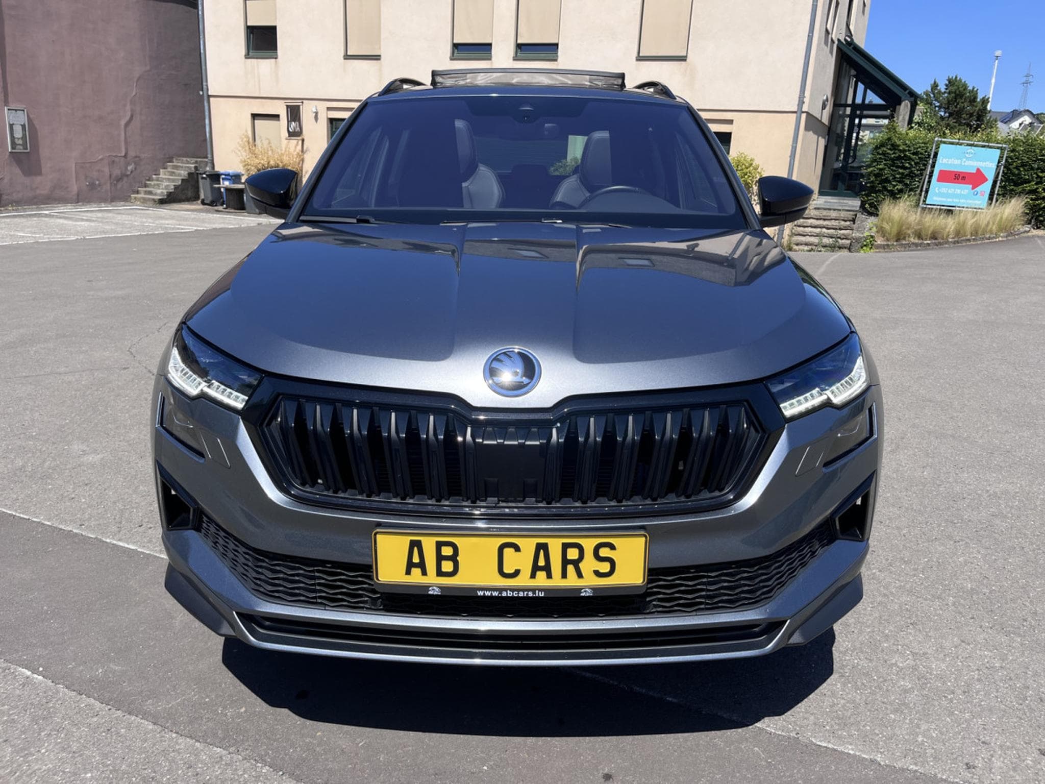 Skoda Karoq 2.0 Tsi Sportline DSG 4x4 Pano AHK Keyless (2023) - Photo 2