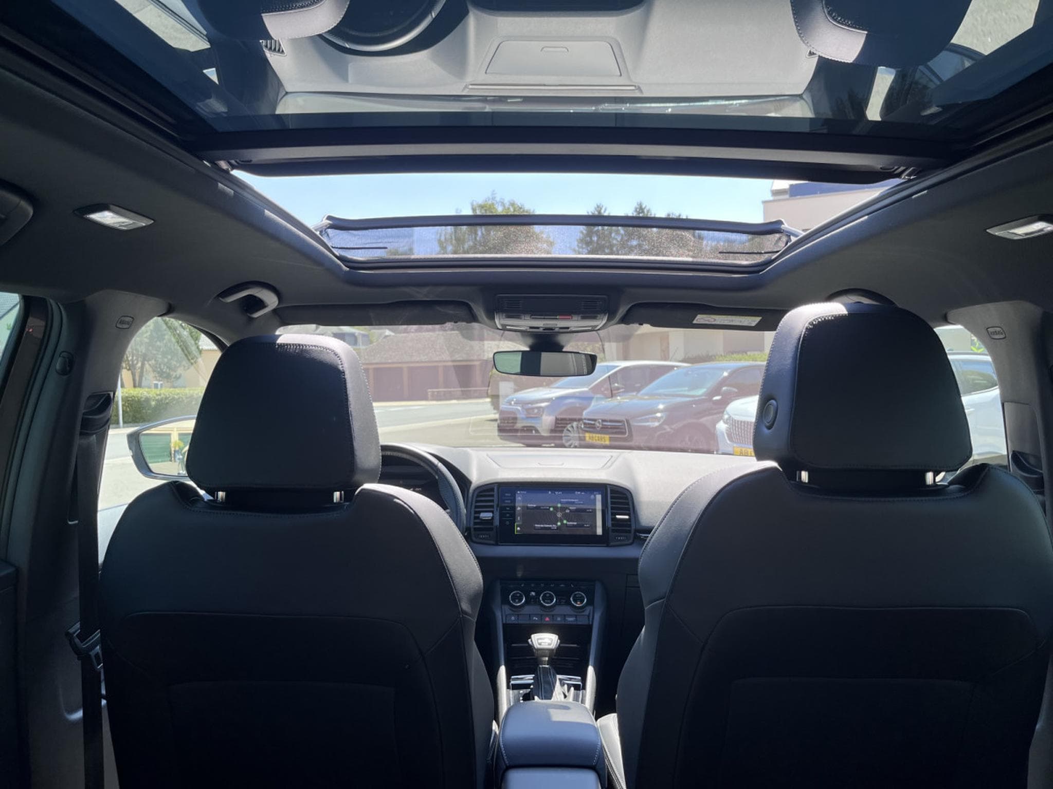 Skoda Karoq 2.0 Tsi Sportline DSG 4x4 Pano AHK Keyless (2023) - Photo 27